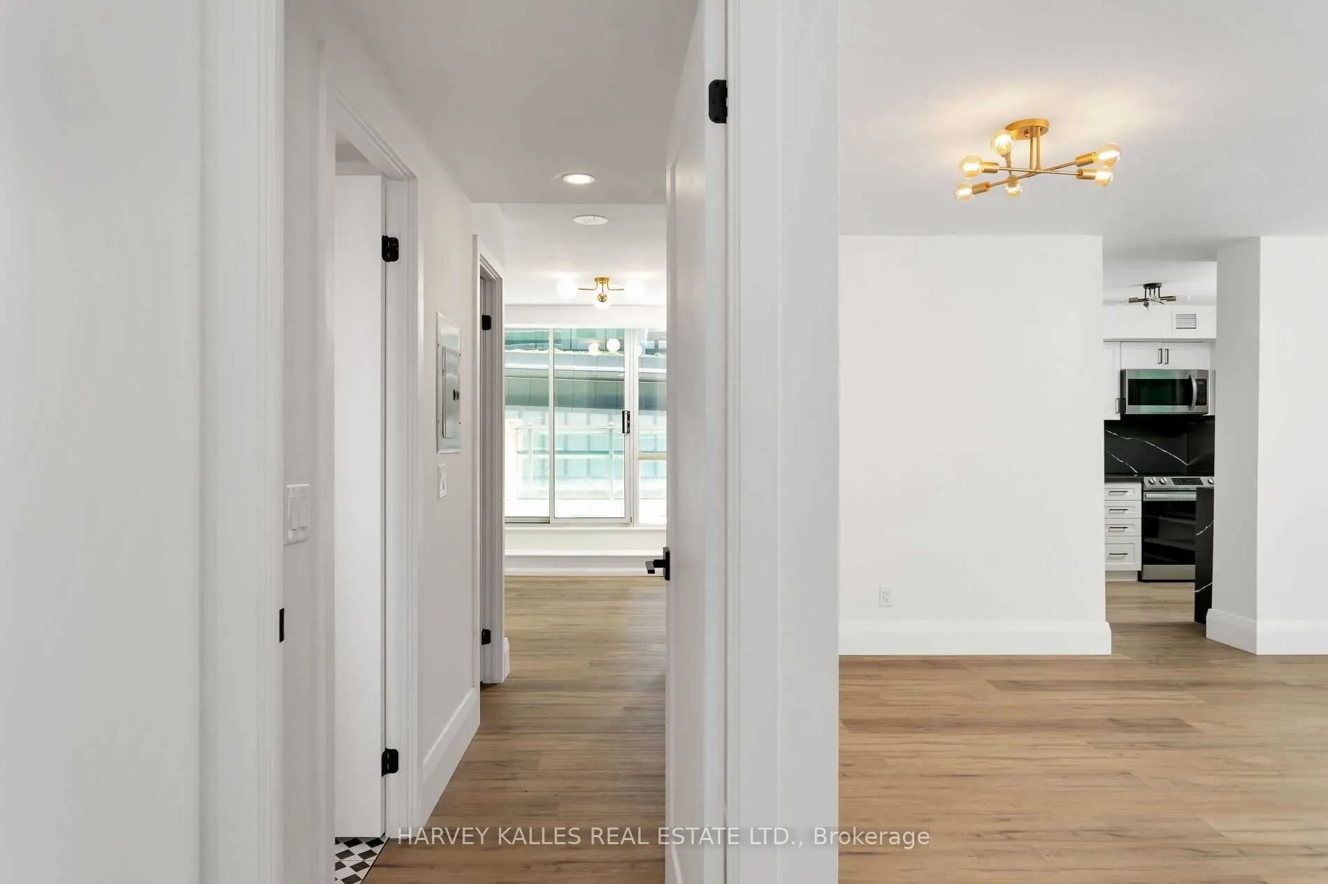 30 Grand Trunk Crescent, #310