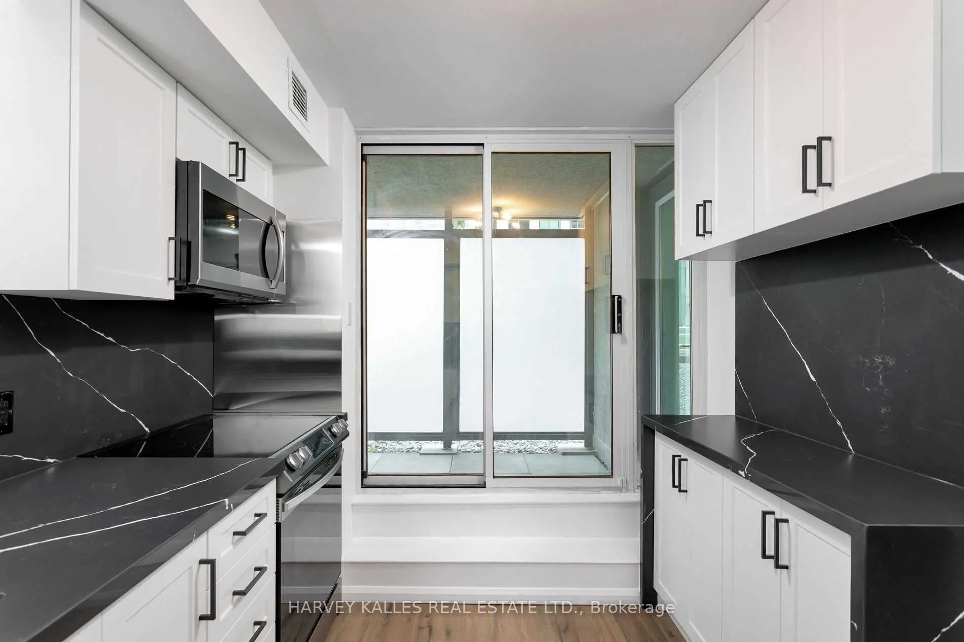 30 Grand Trunk Crescent, #310