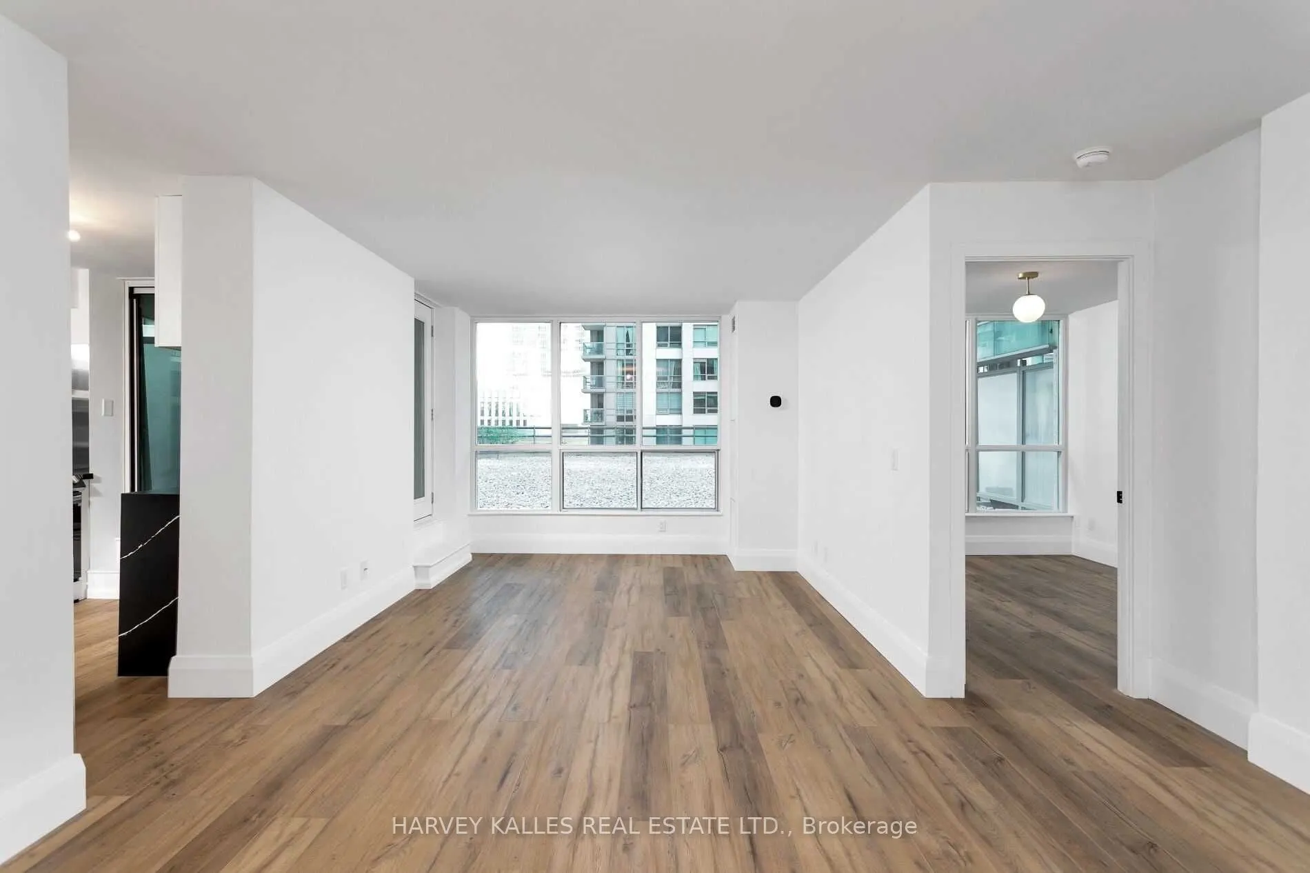 30 Grand Trunk Crescent, #310