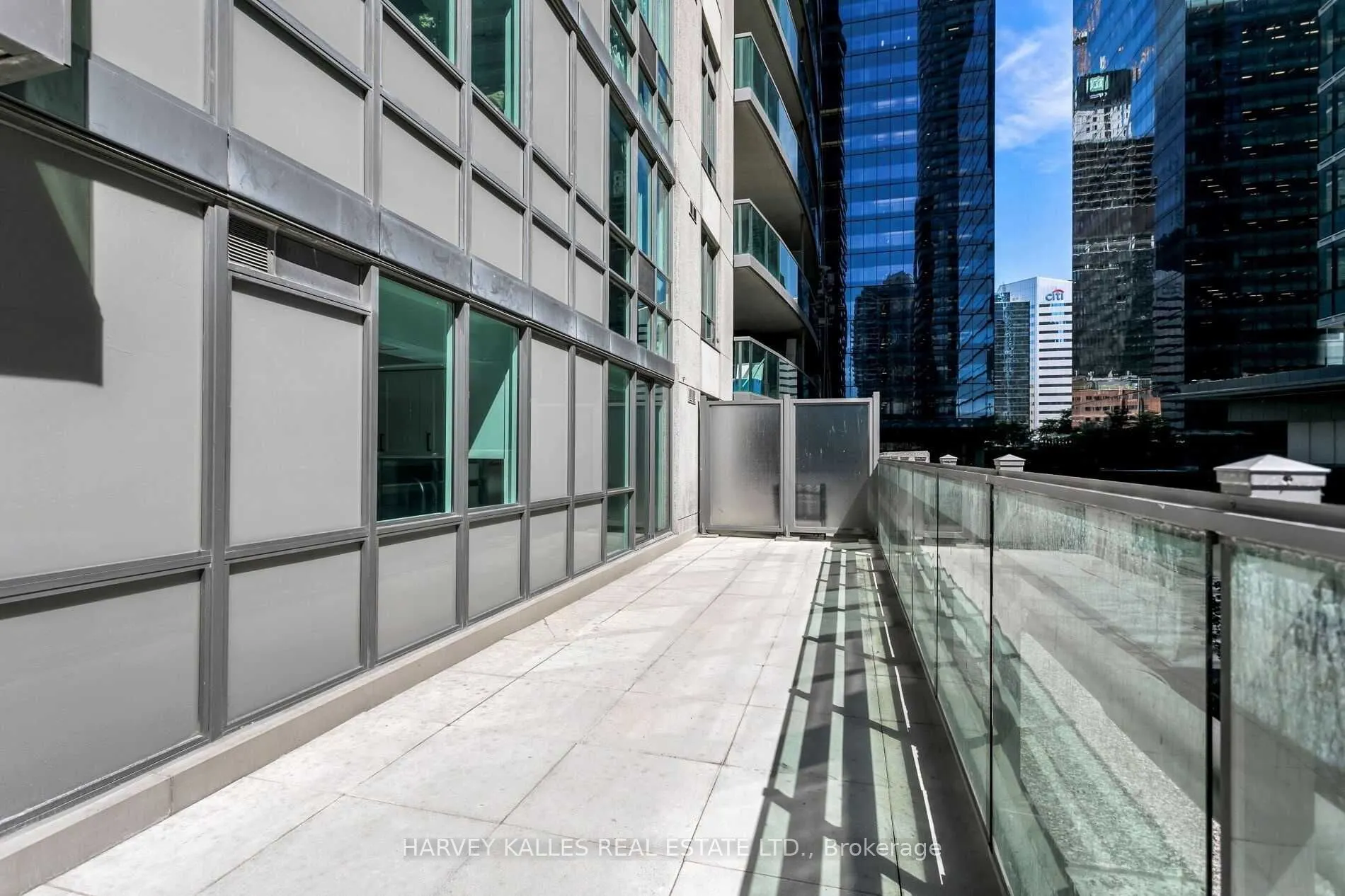 30 Grand Trunk Crescent, #310