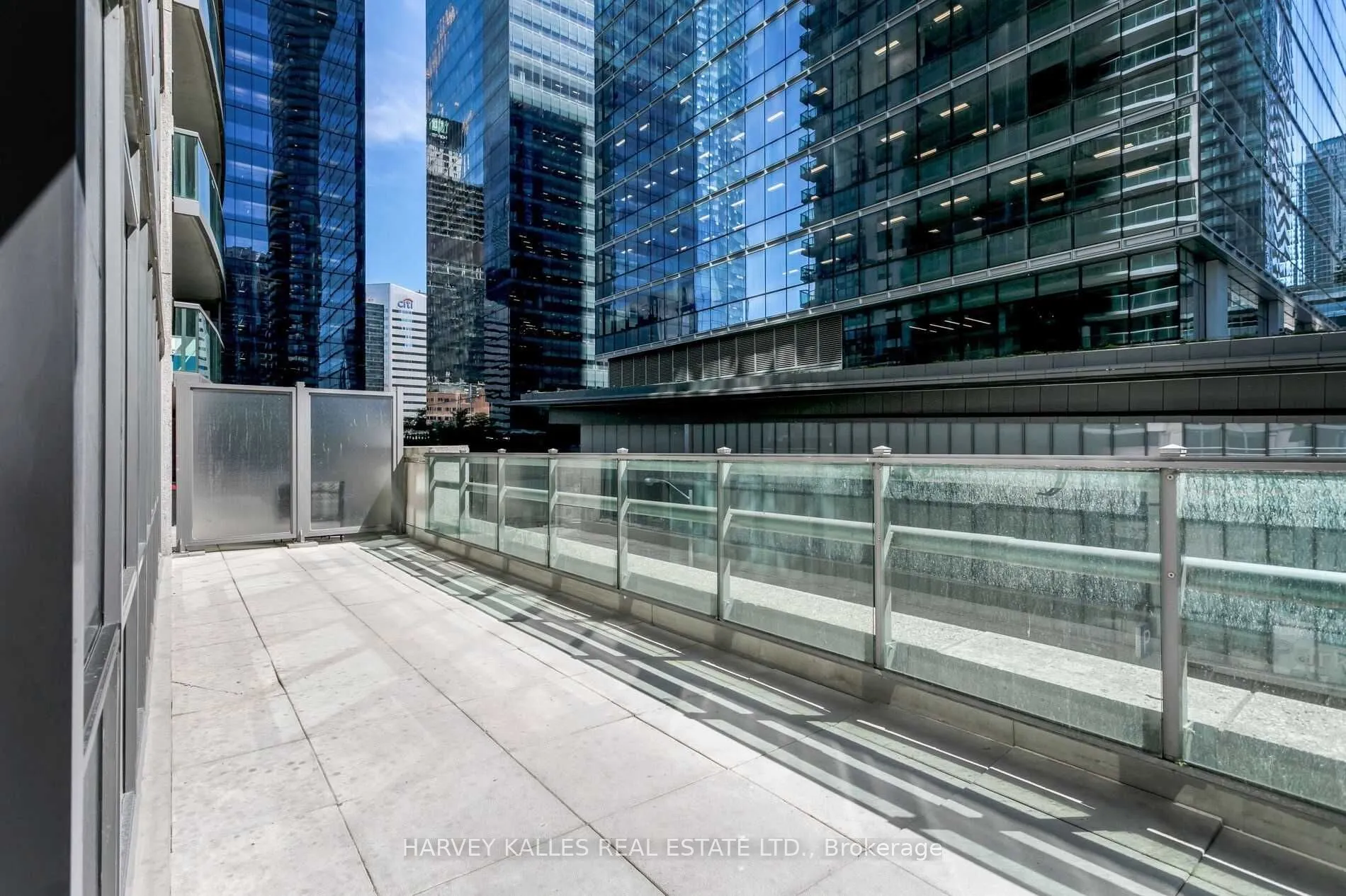 30 Grand Trunk Crescent, #310