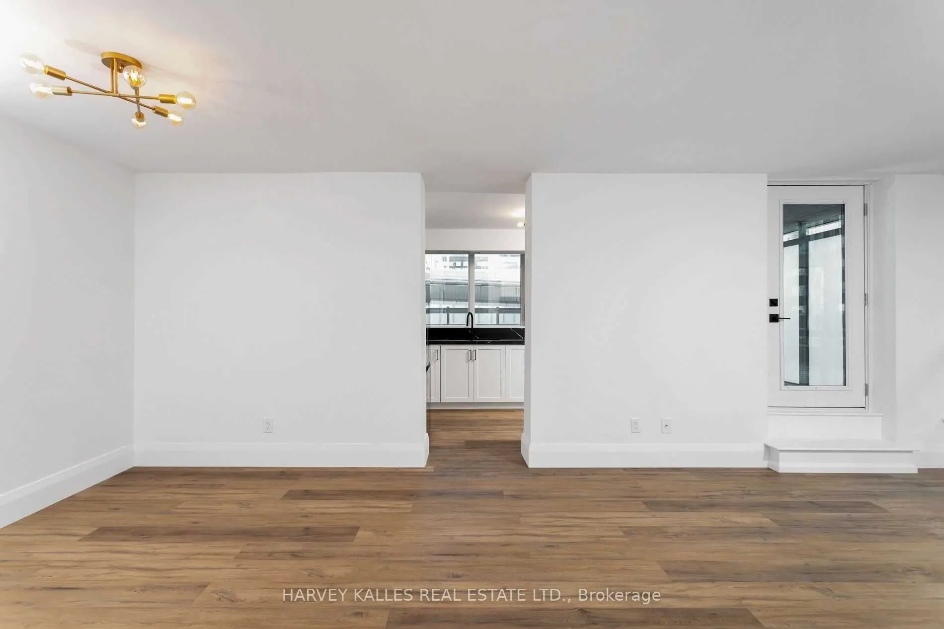 30 Grand Trunk Crescent, #310