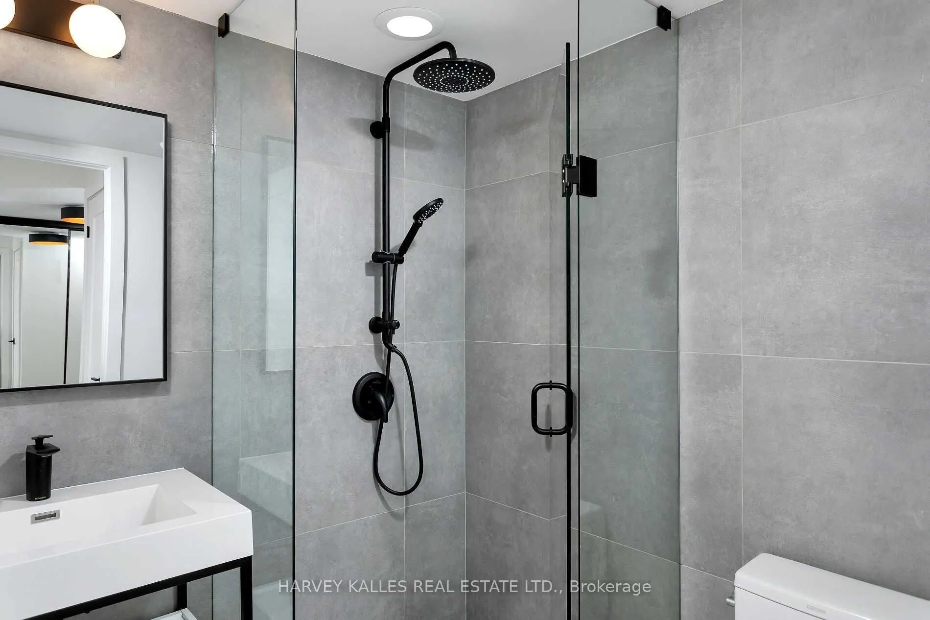 30 Grand Trunk Crescent, #310