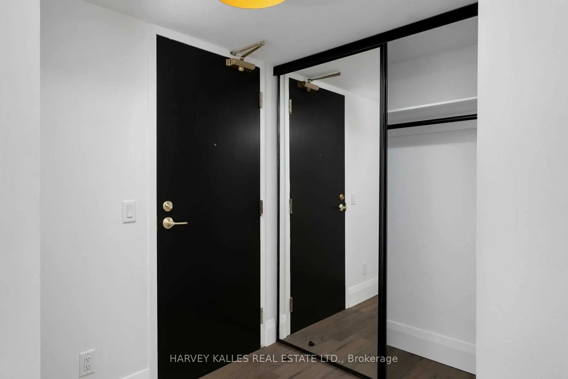 30 Grand Trunk Crescent, #310