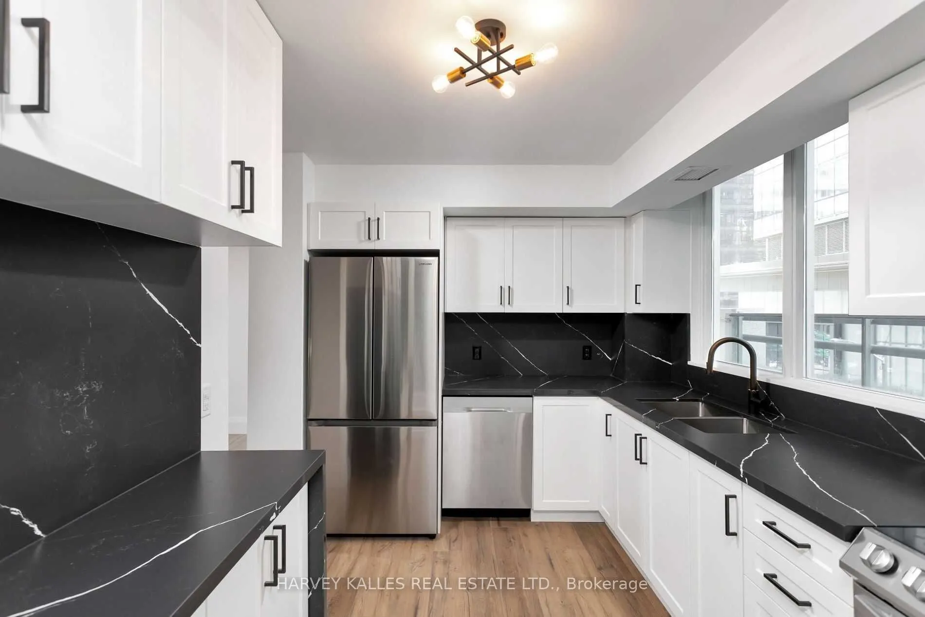 30 Grand Trunk Crescent, #310