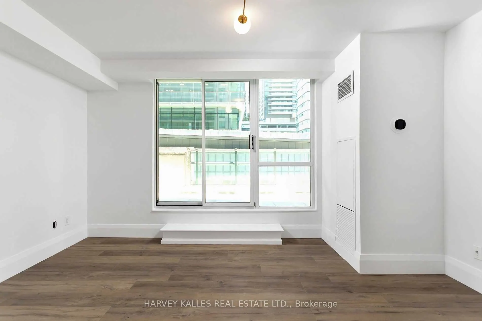 30 Grand Trunk Crescent, #310