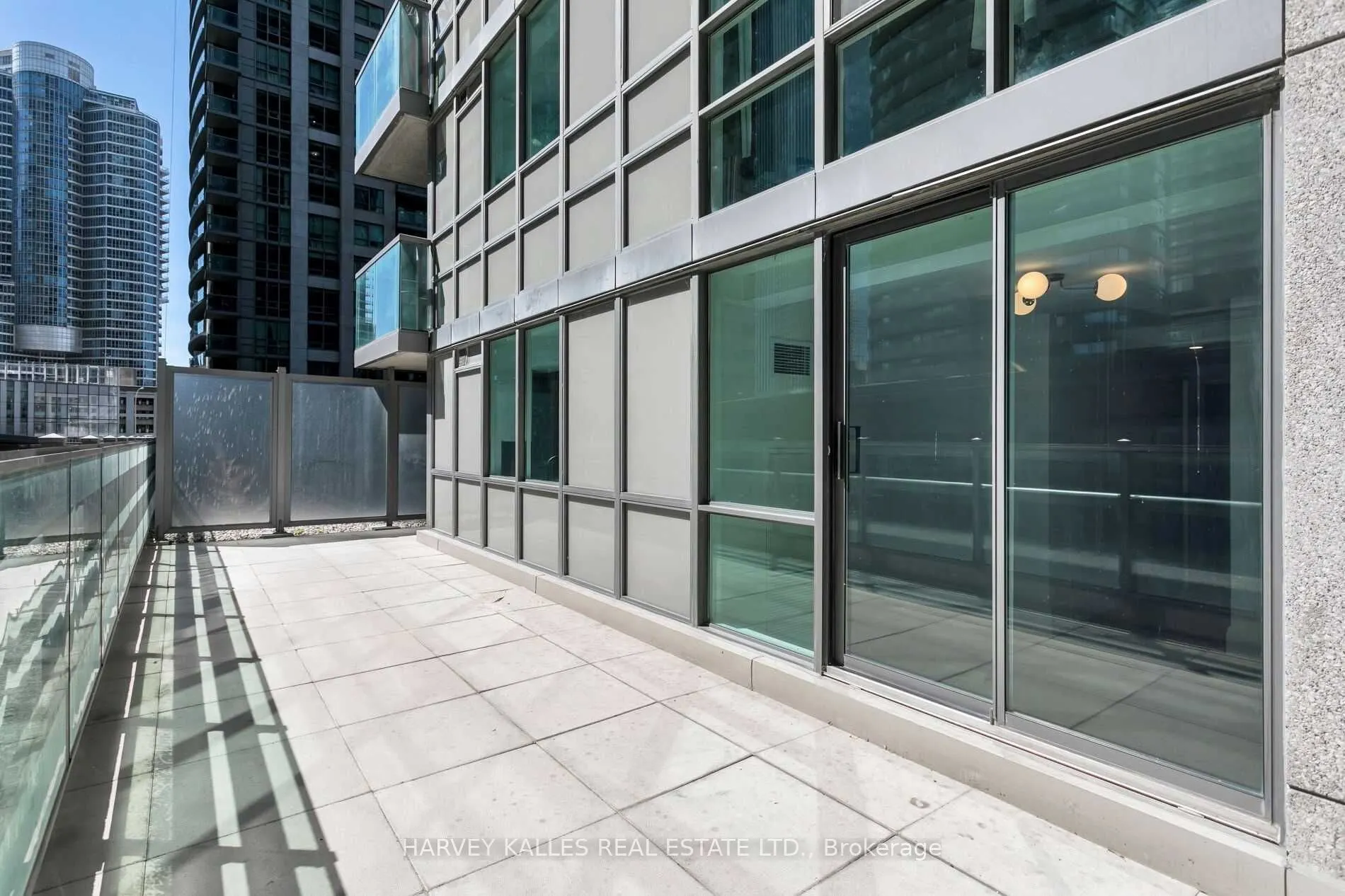 30 Grand Trunk Crescent, #310