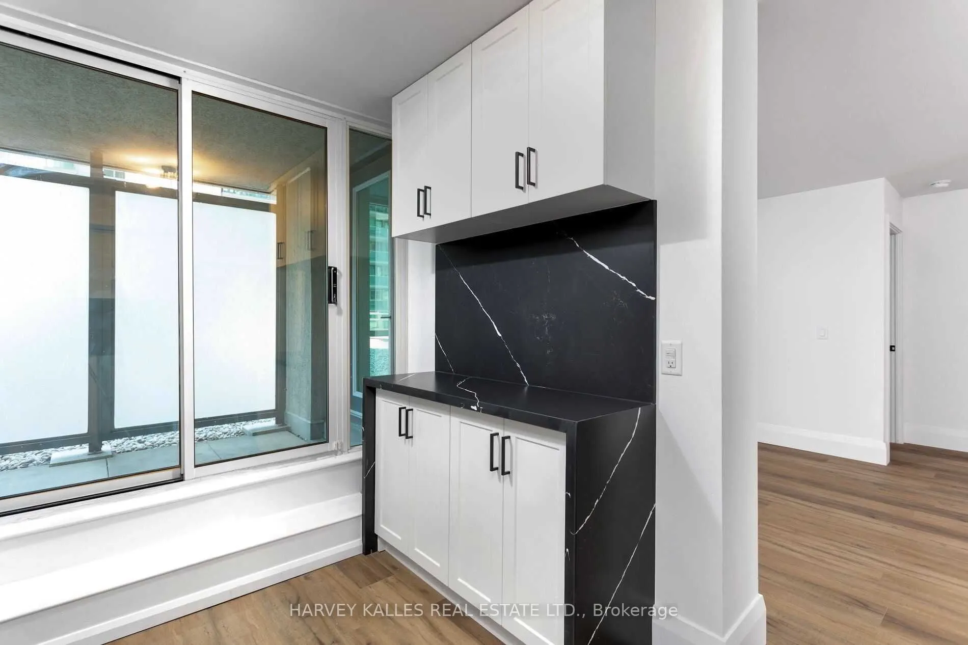 30 Grand Trunk Crescent, #310