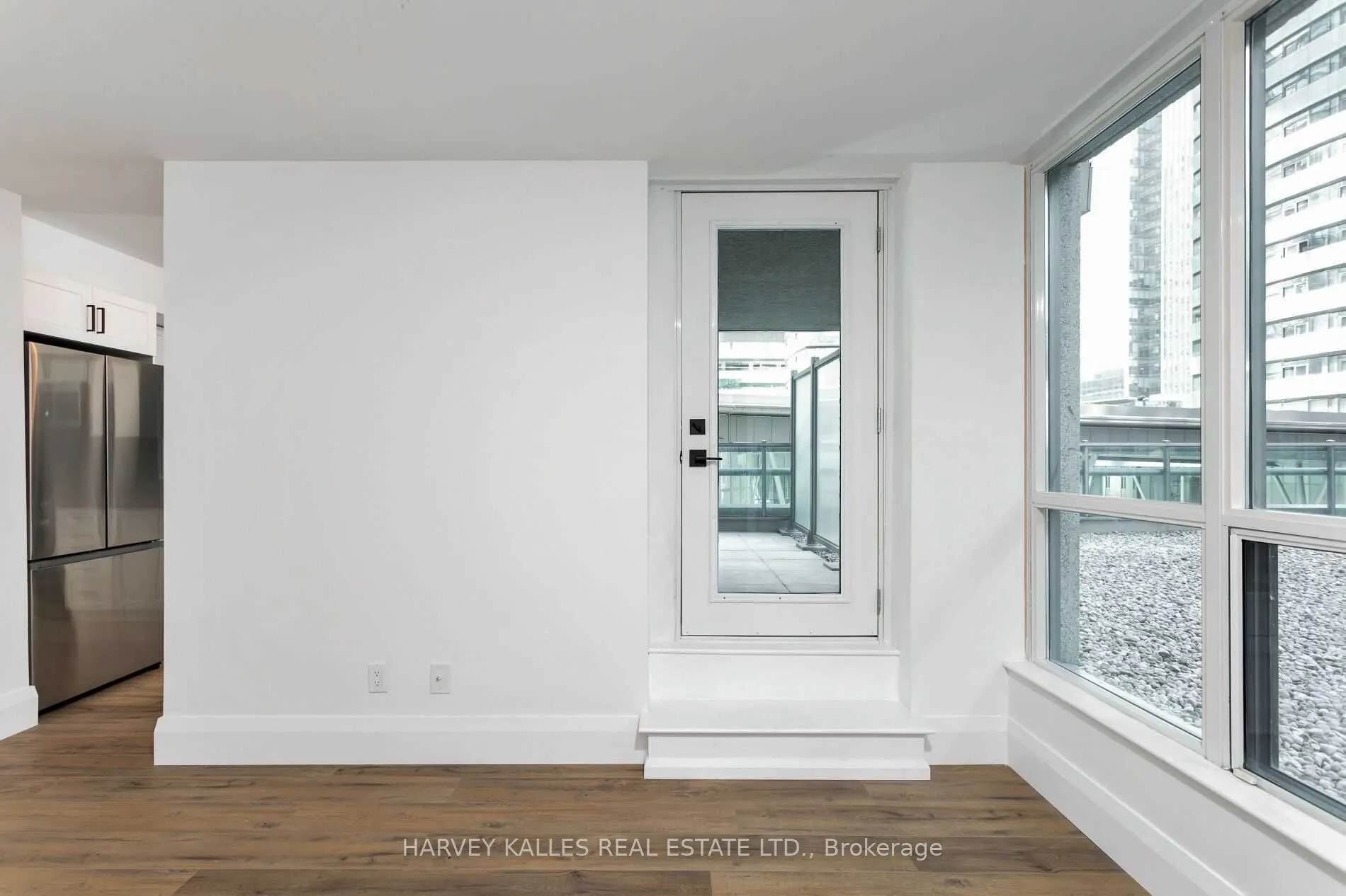 30 Grand Trunk Crescent, #310
