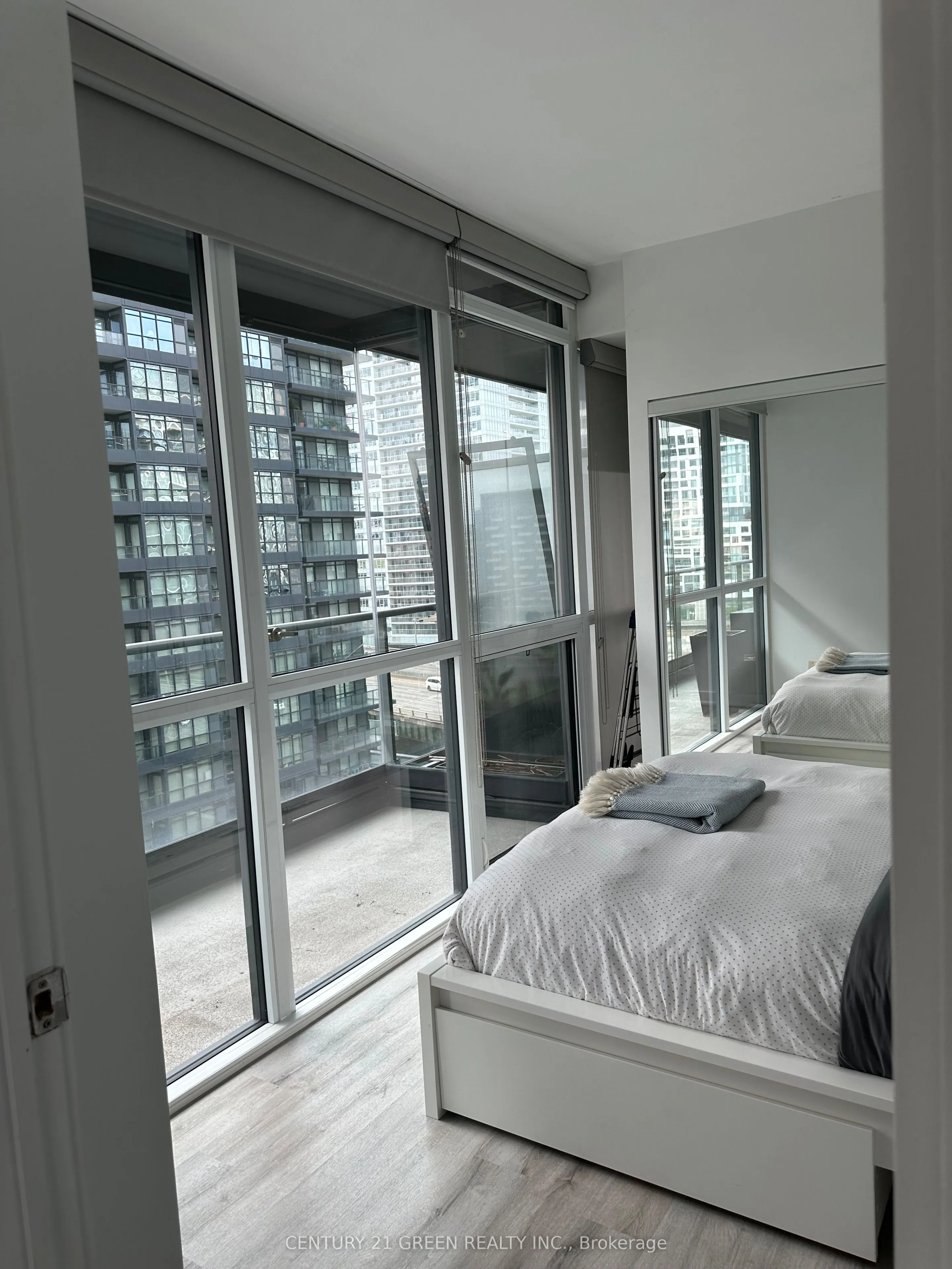 169 Fort York Boulevard #1002