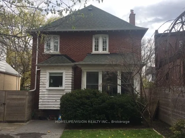 6 Douglas Crescent N