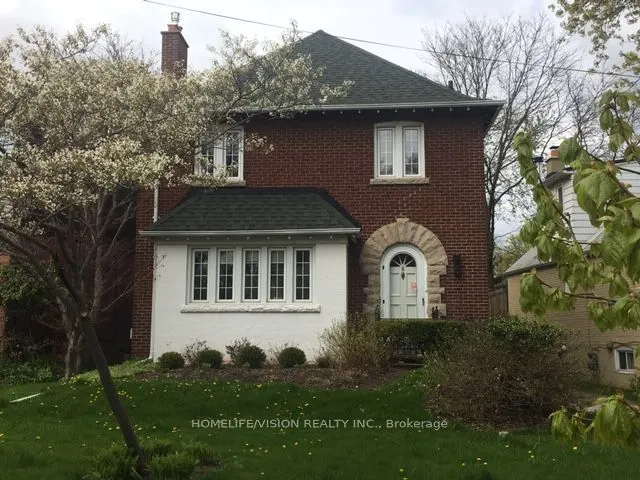 6 Douglas Crescent N