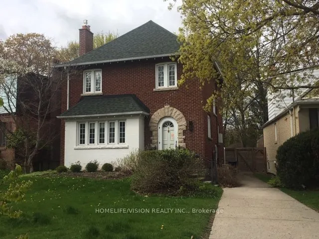 6 Douglas Crescent N