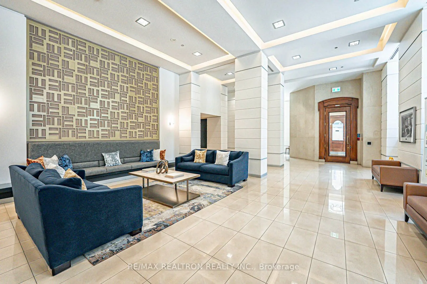 230 King Street E, #318