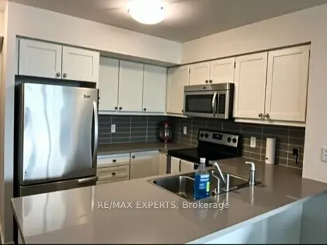 25 Lower Simcoe Street, #728