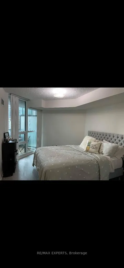 25 Lower Simcoe Street, #728