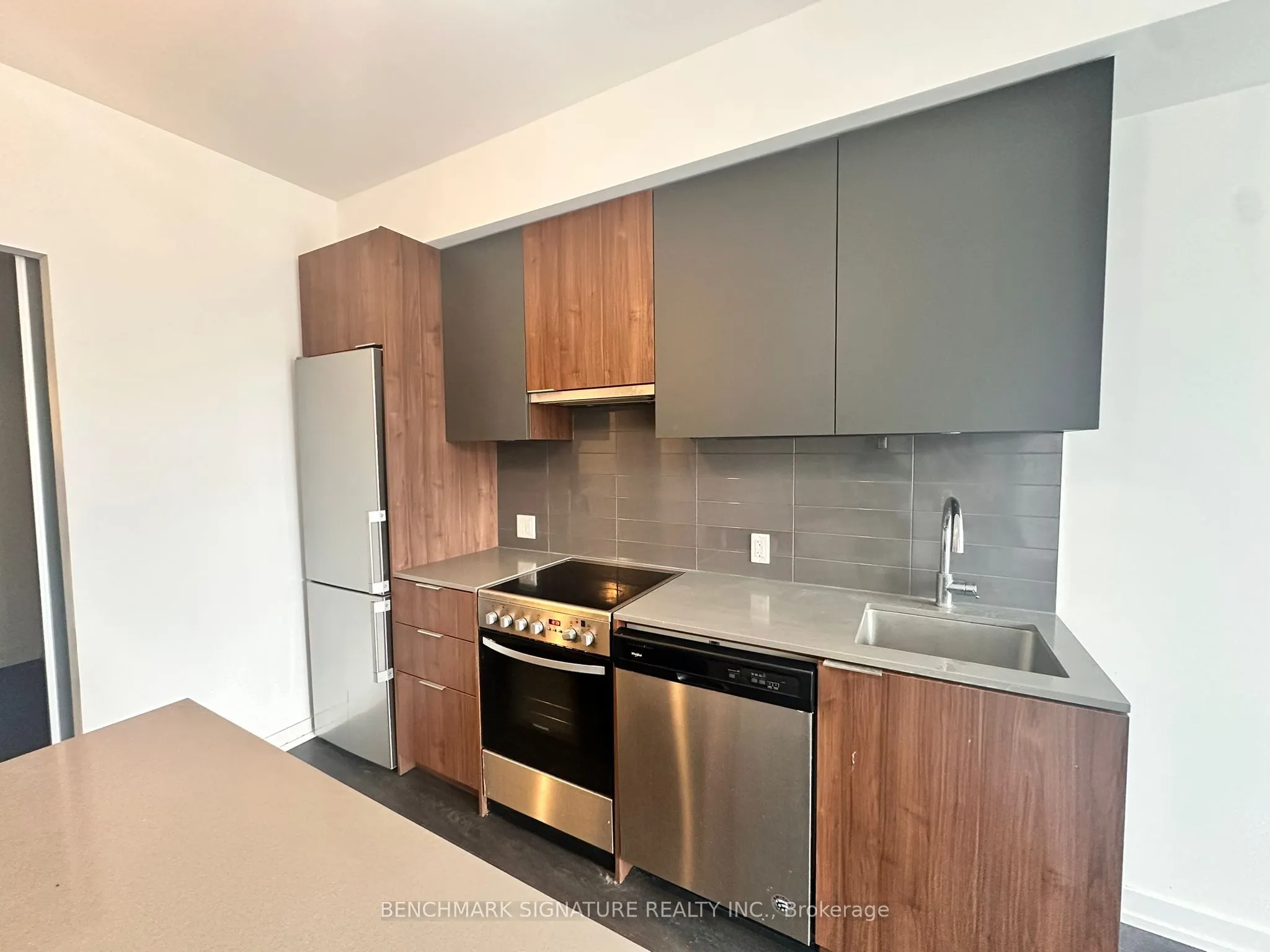 203 College Street, #506