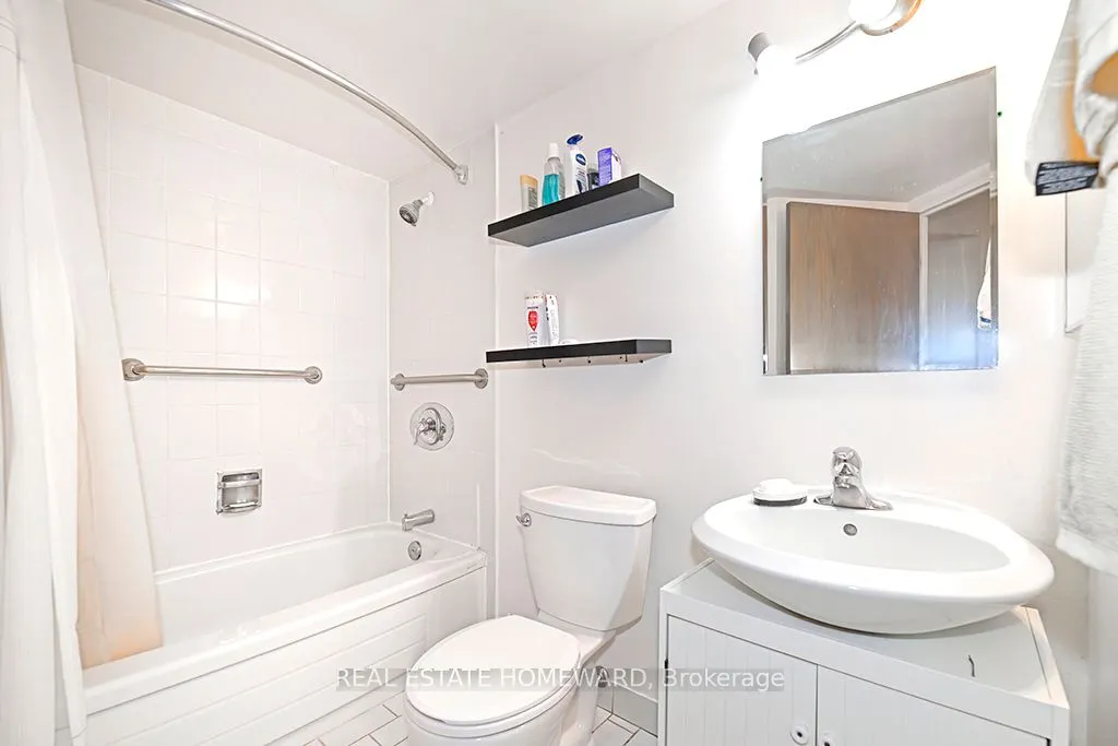 15 Maitland Place, #204