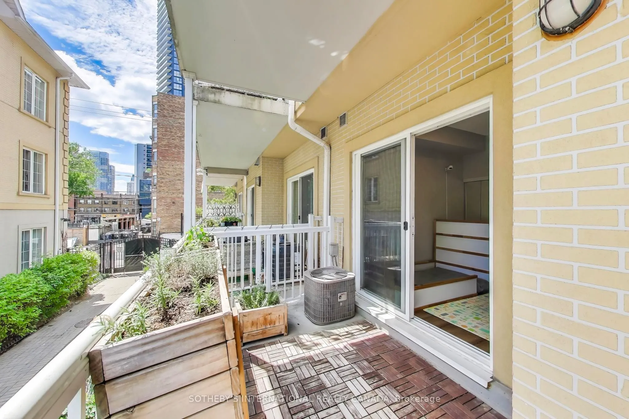 207 Wellesley Street E, #207