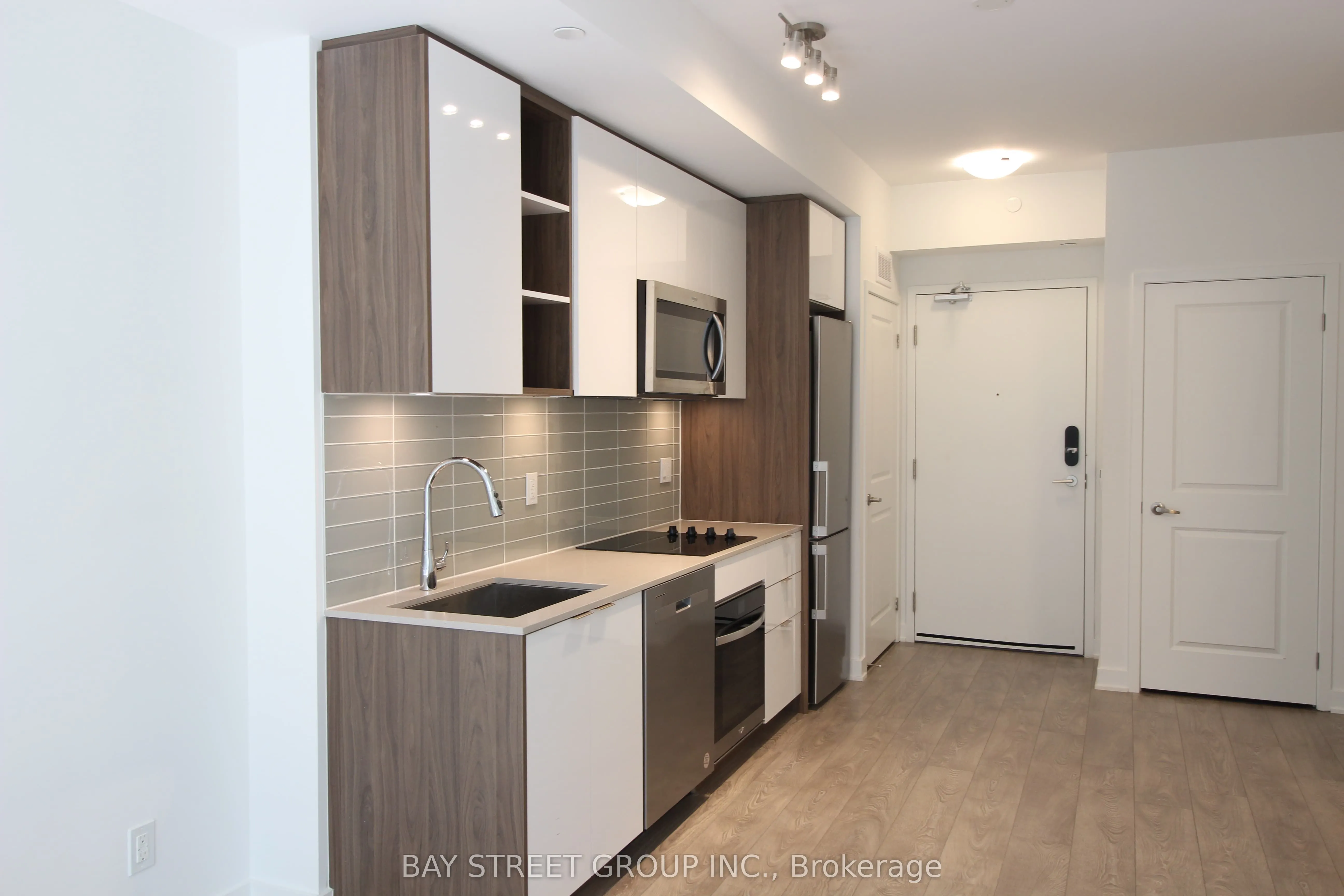 543 Richmond Street W #814
