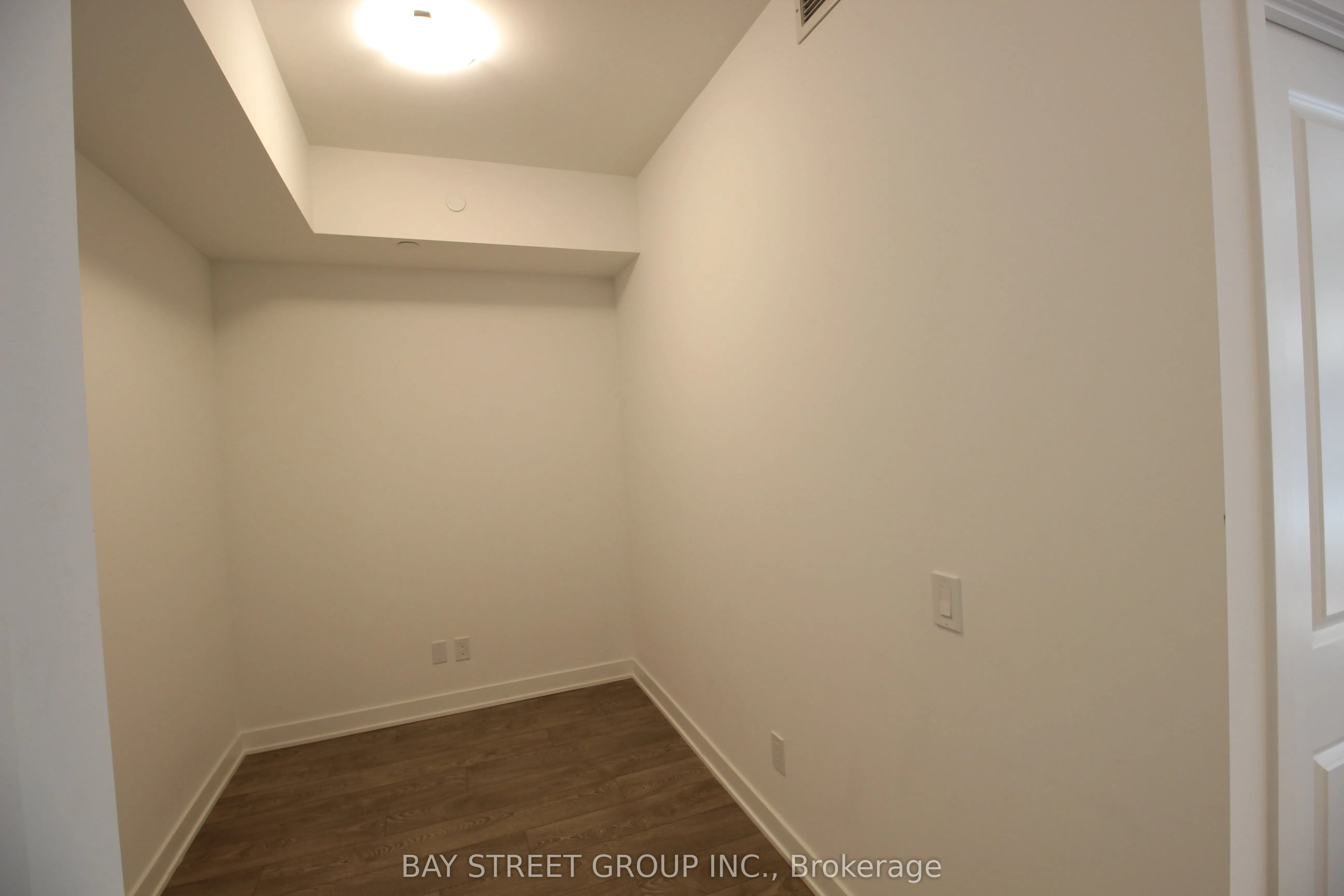 543 Richmond Street W #814