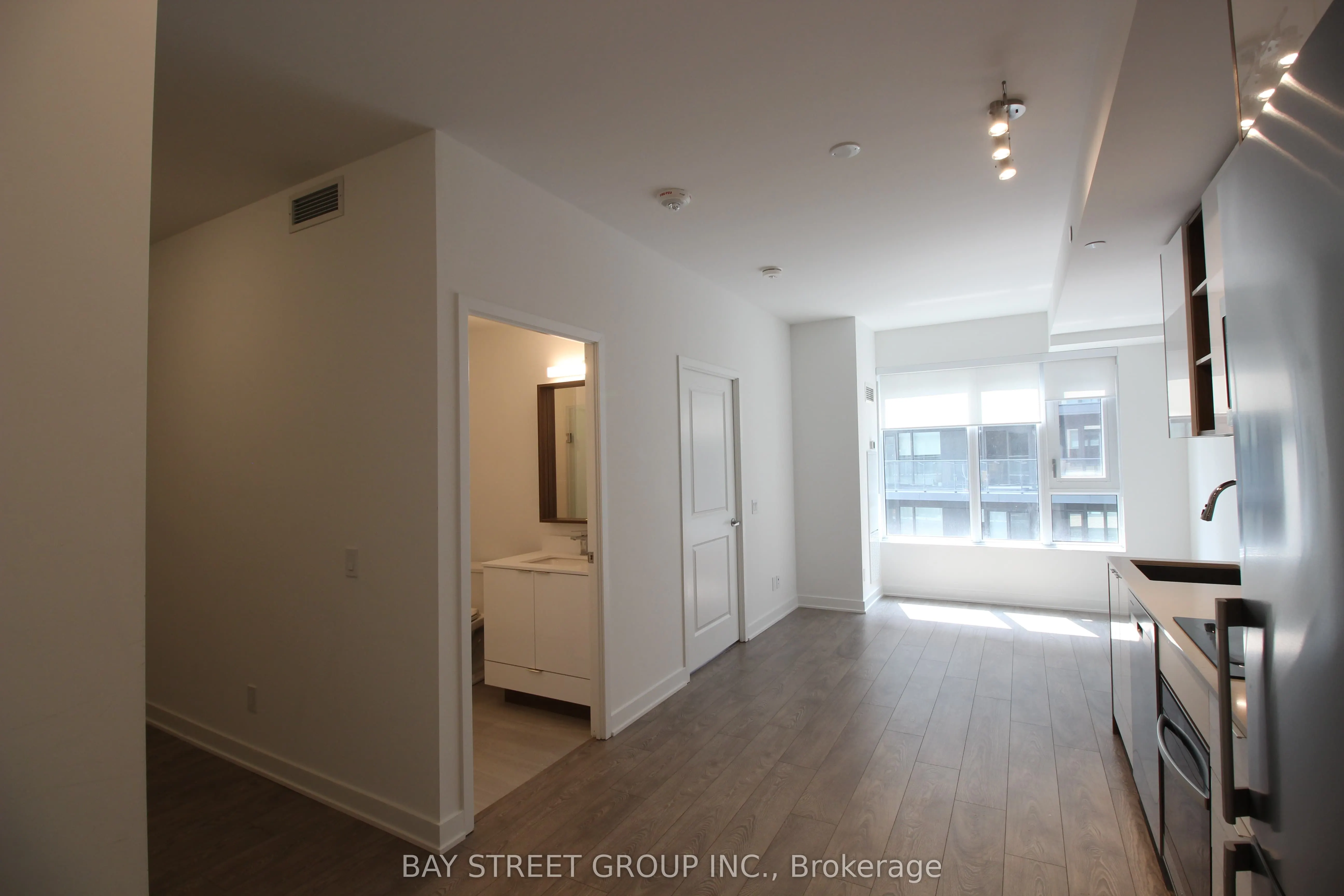 543 Richmond Street W #814