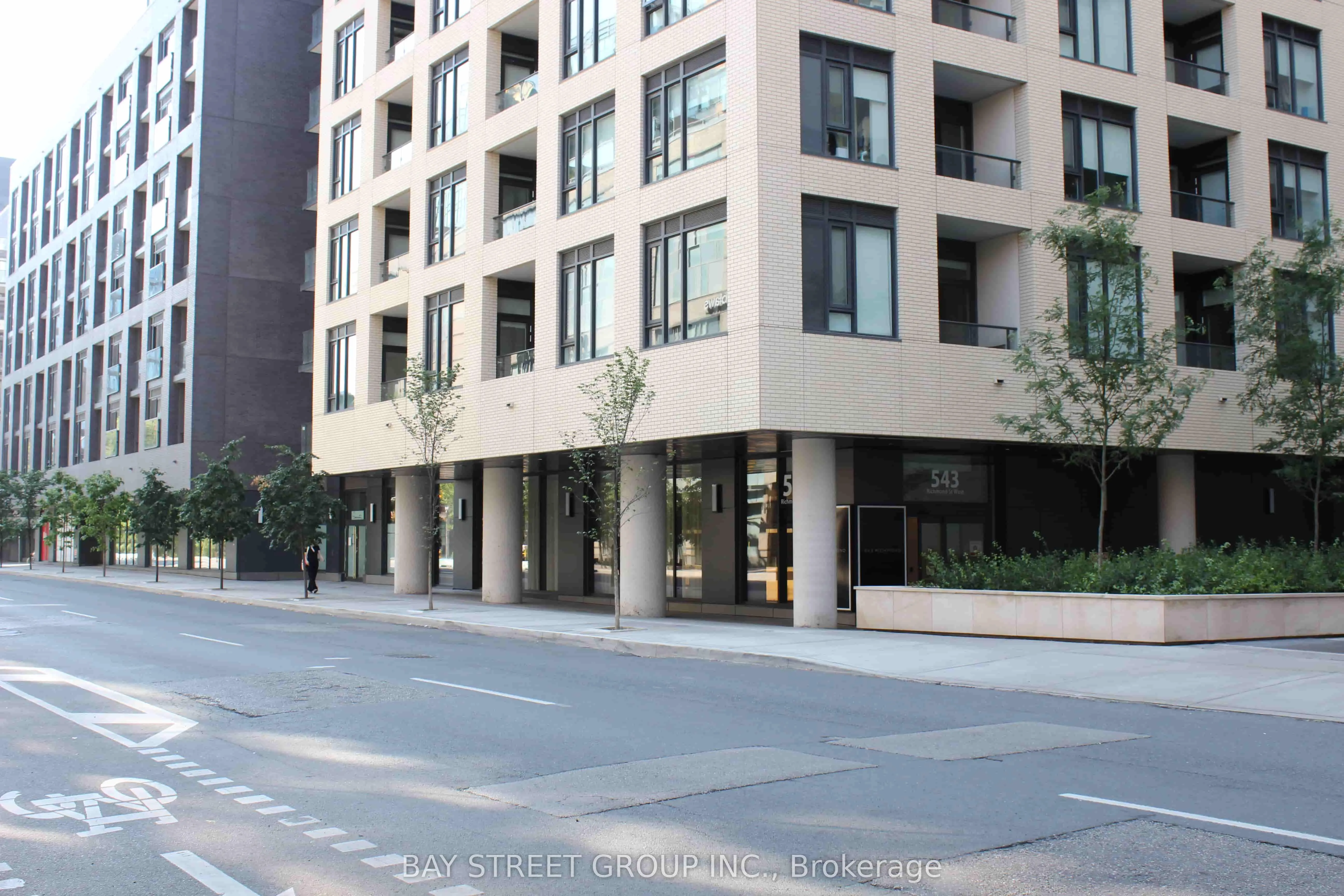 543 Richmond Street W #814
