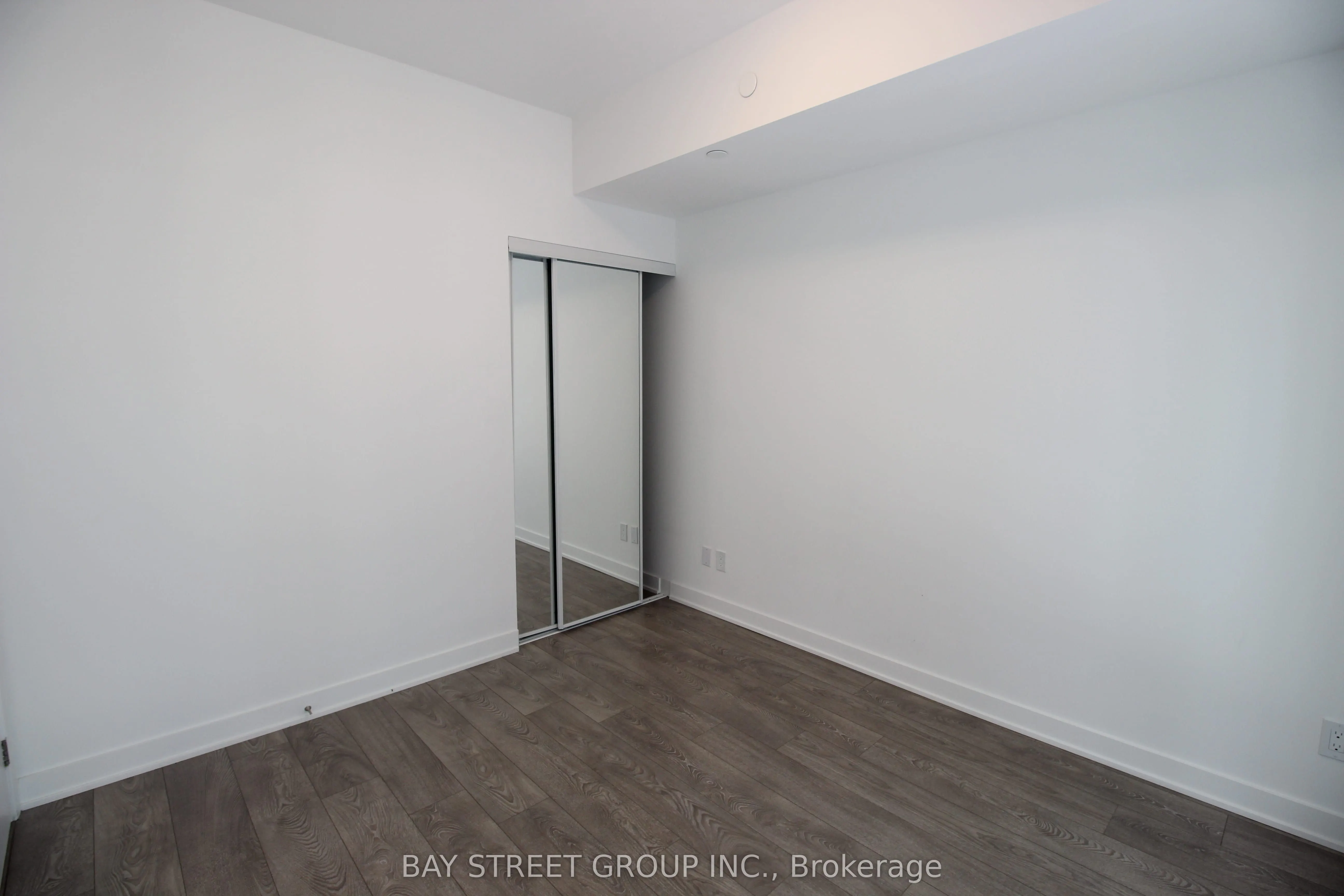 543 Richmond Street W #814
