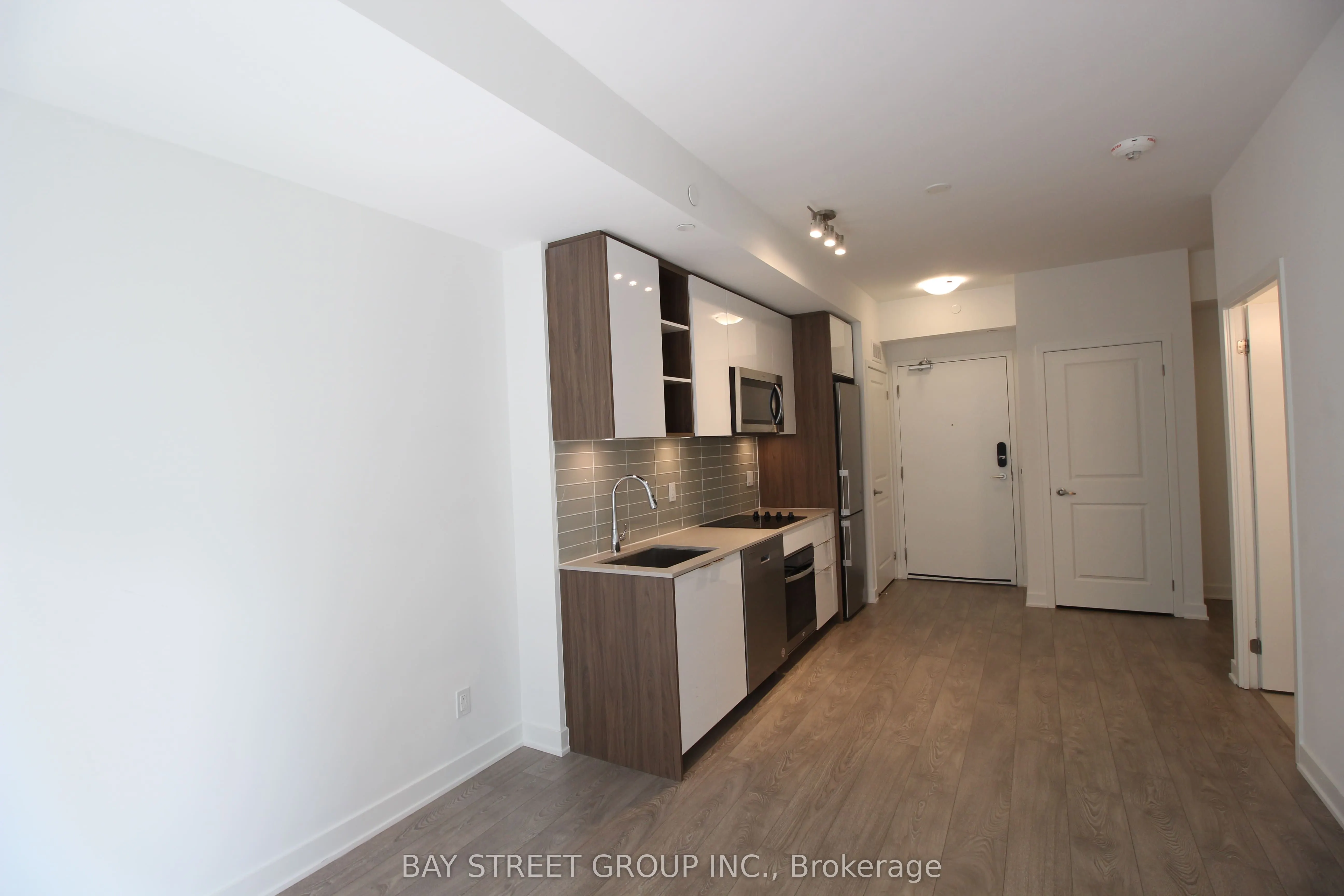 543 Richmond Street W #814