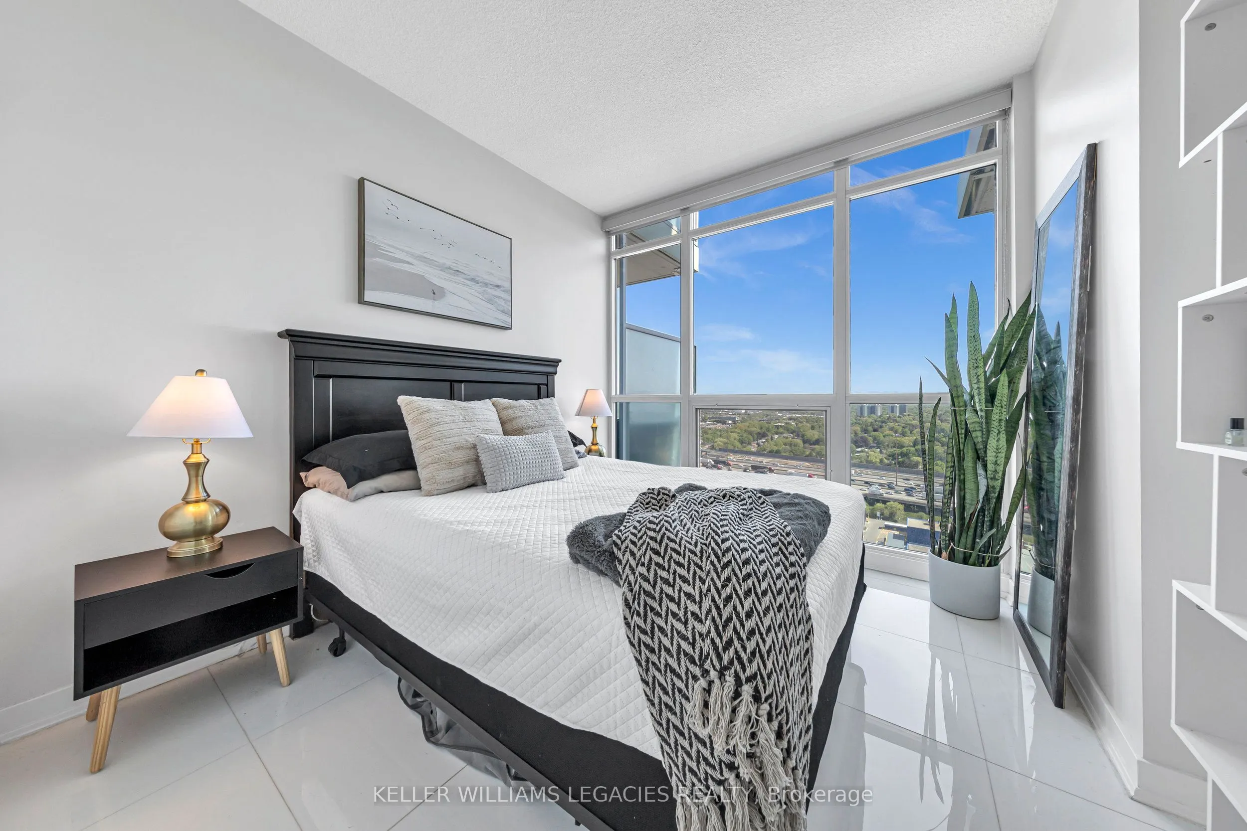 29 Singer Court, #2702
