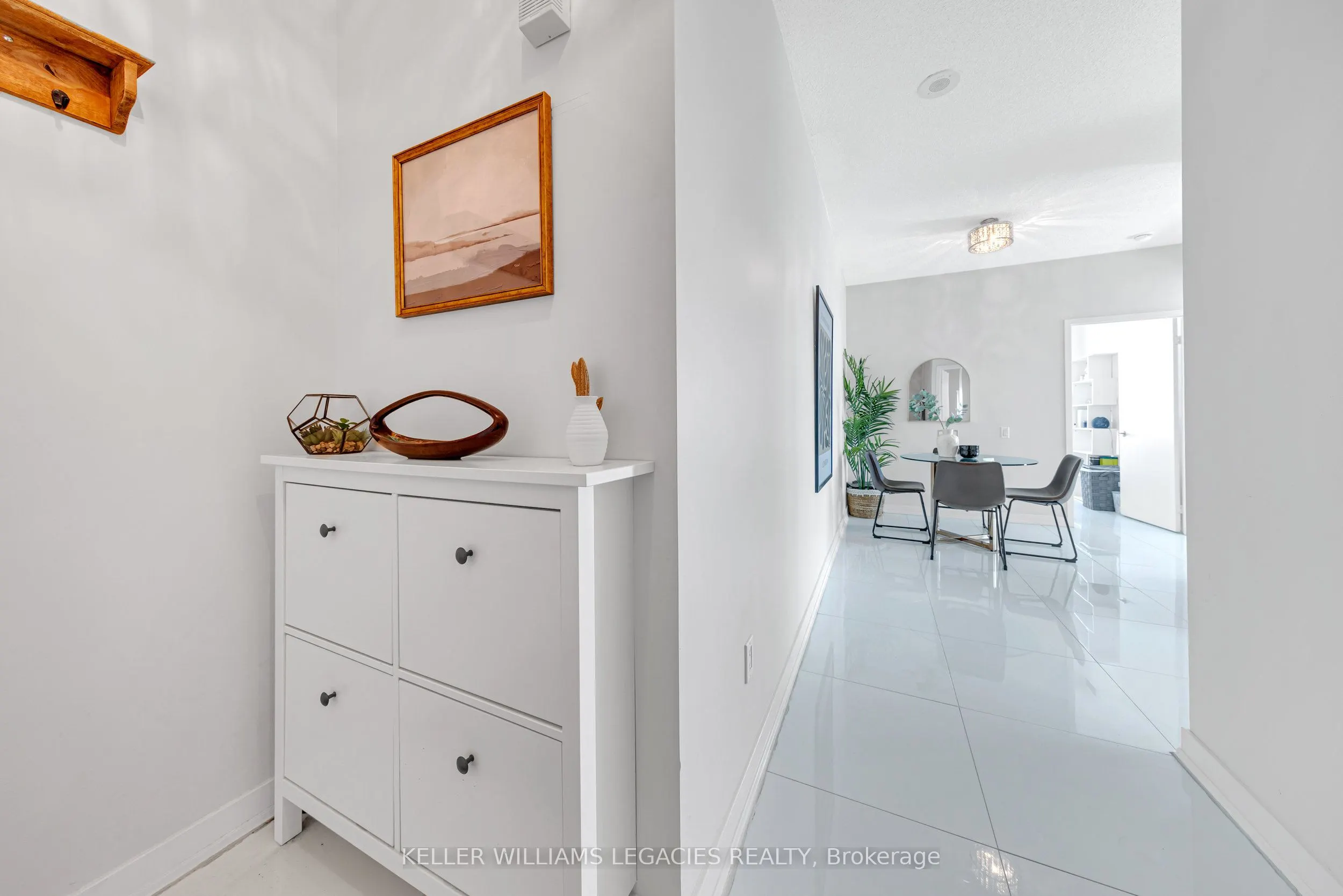 29 Singer Court, #2702