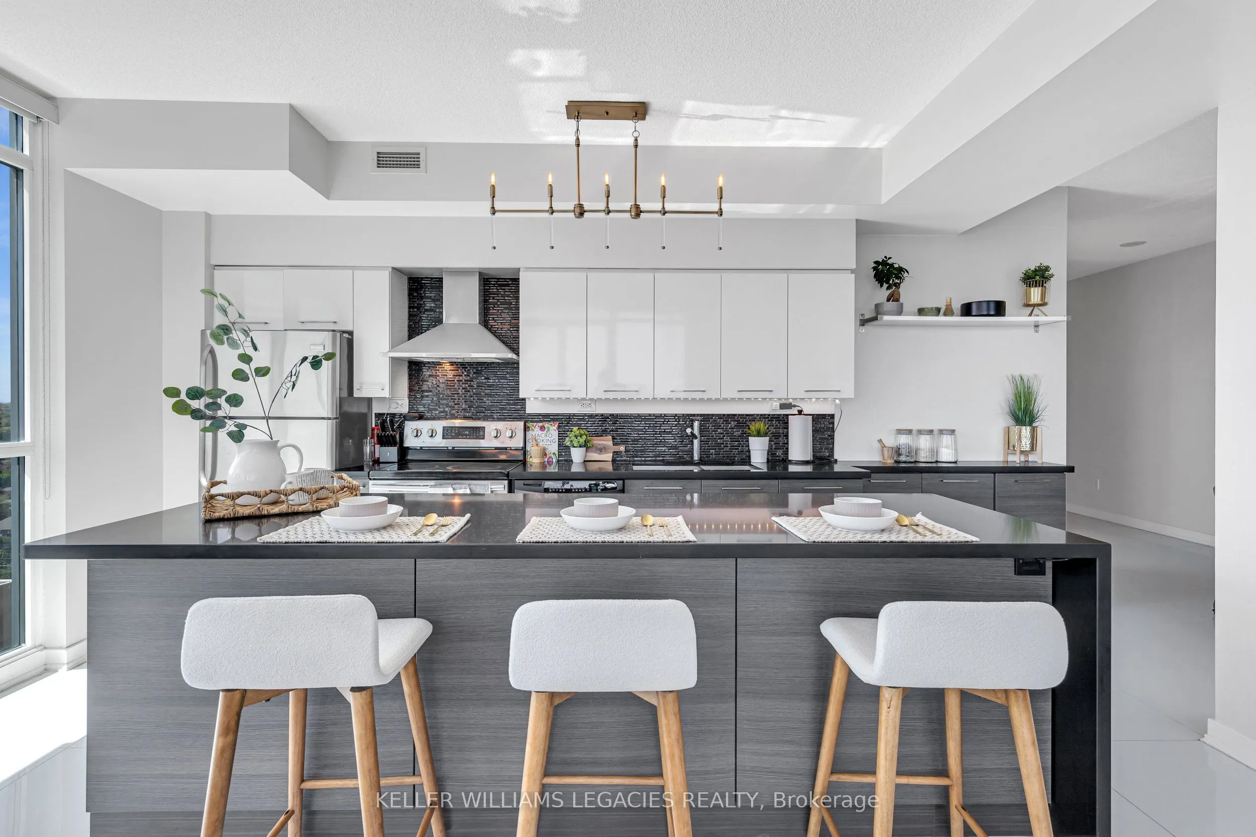 29 Singer Court, #2702