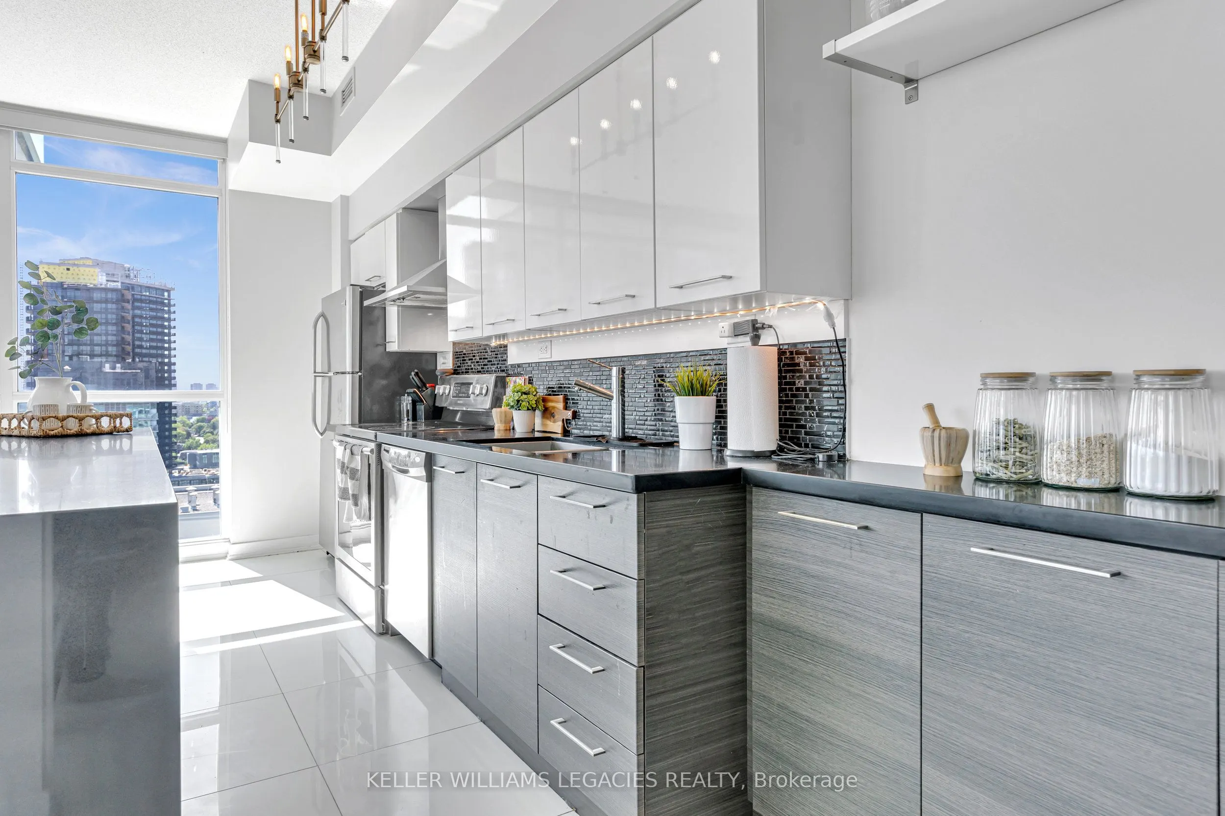 29 Singer Court, #2702