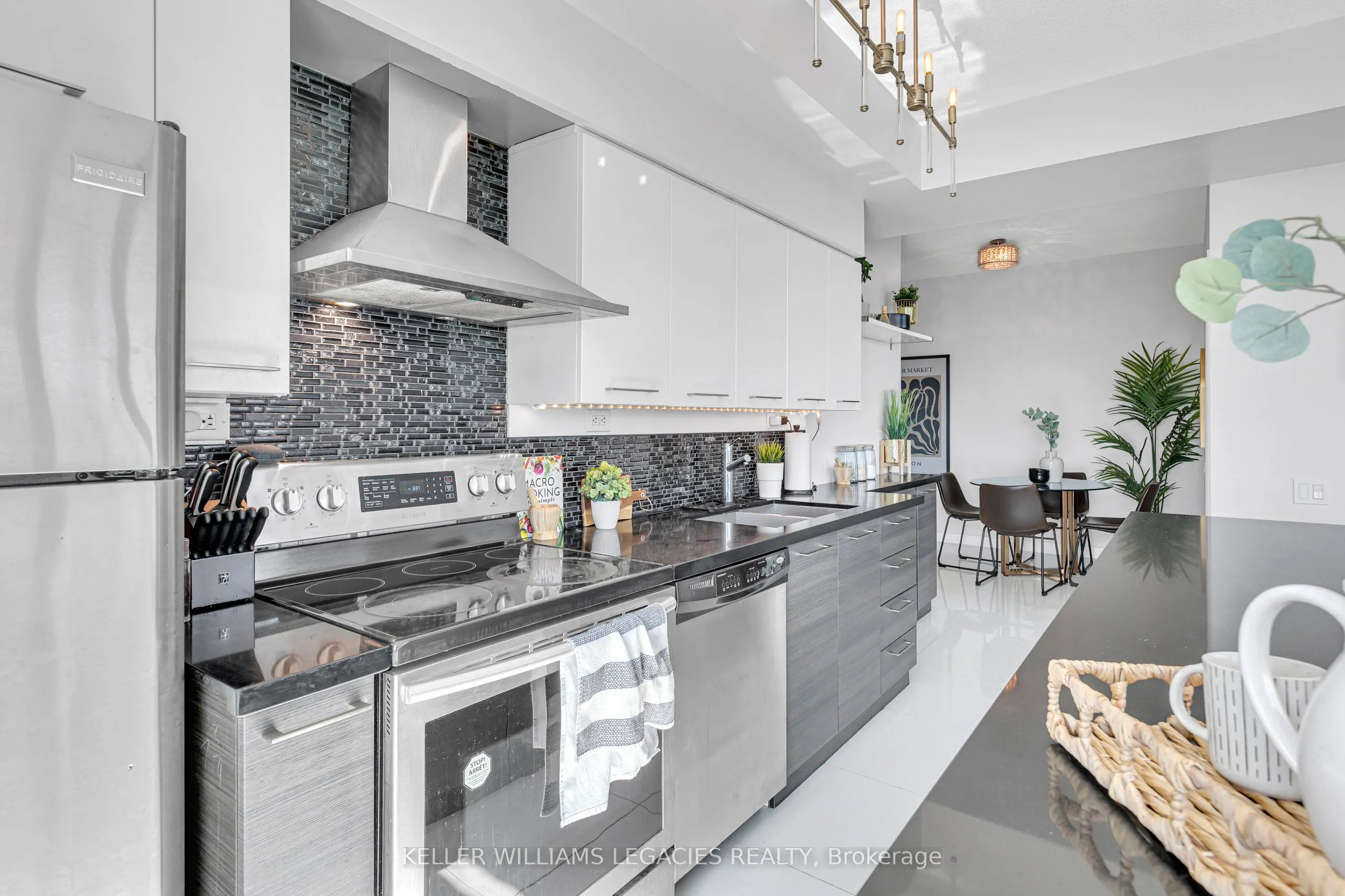 29 Singer Court, #2702