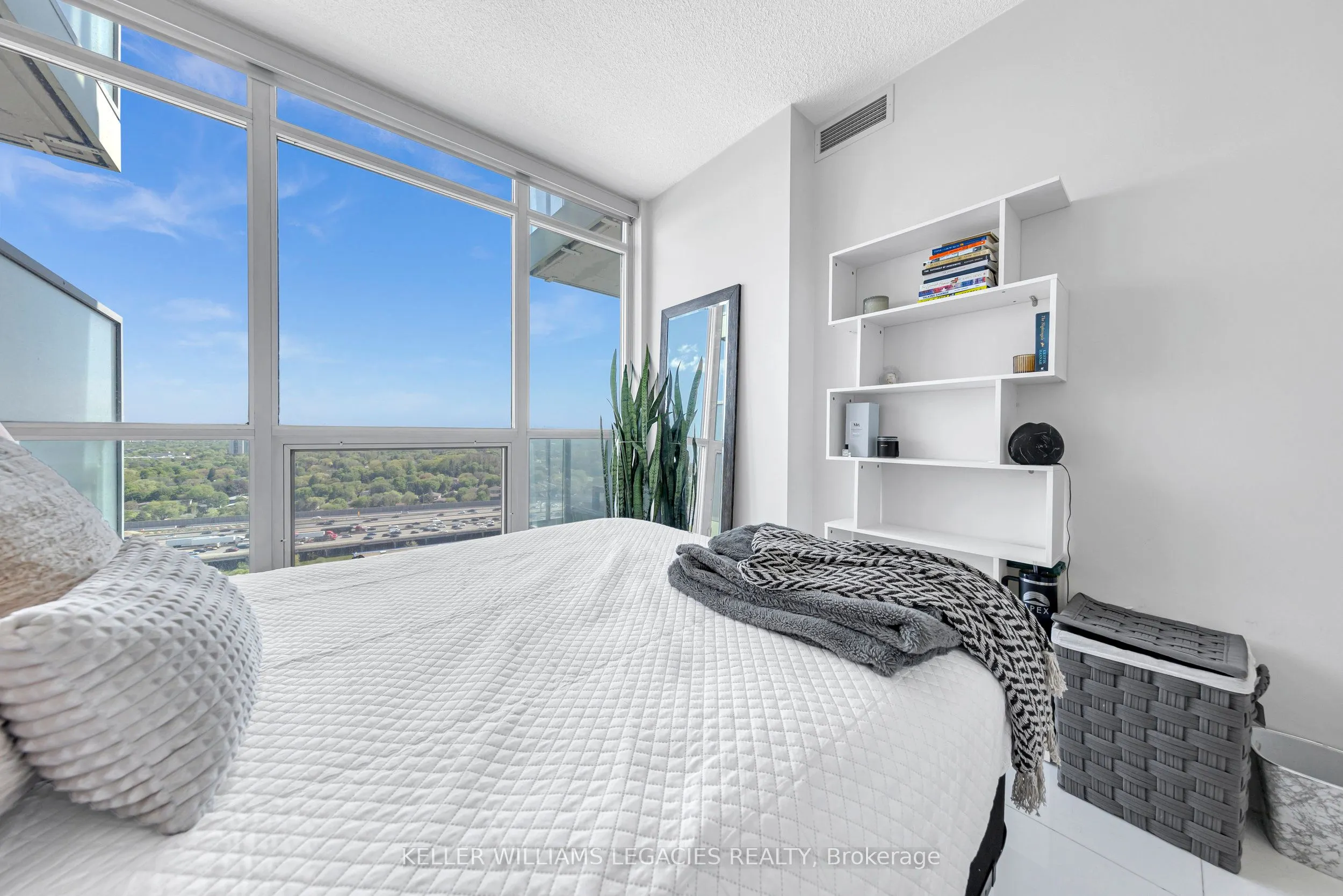 29 Singer Court, #2702