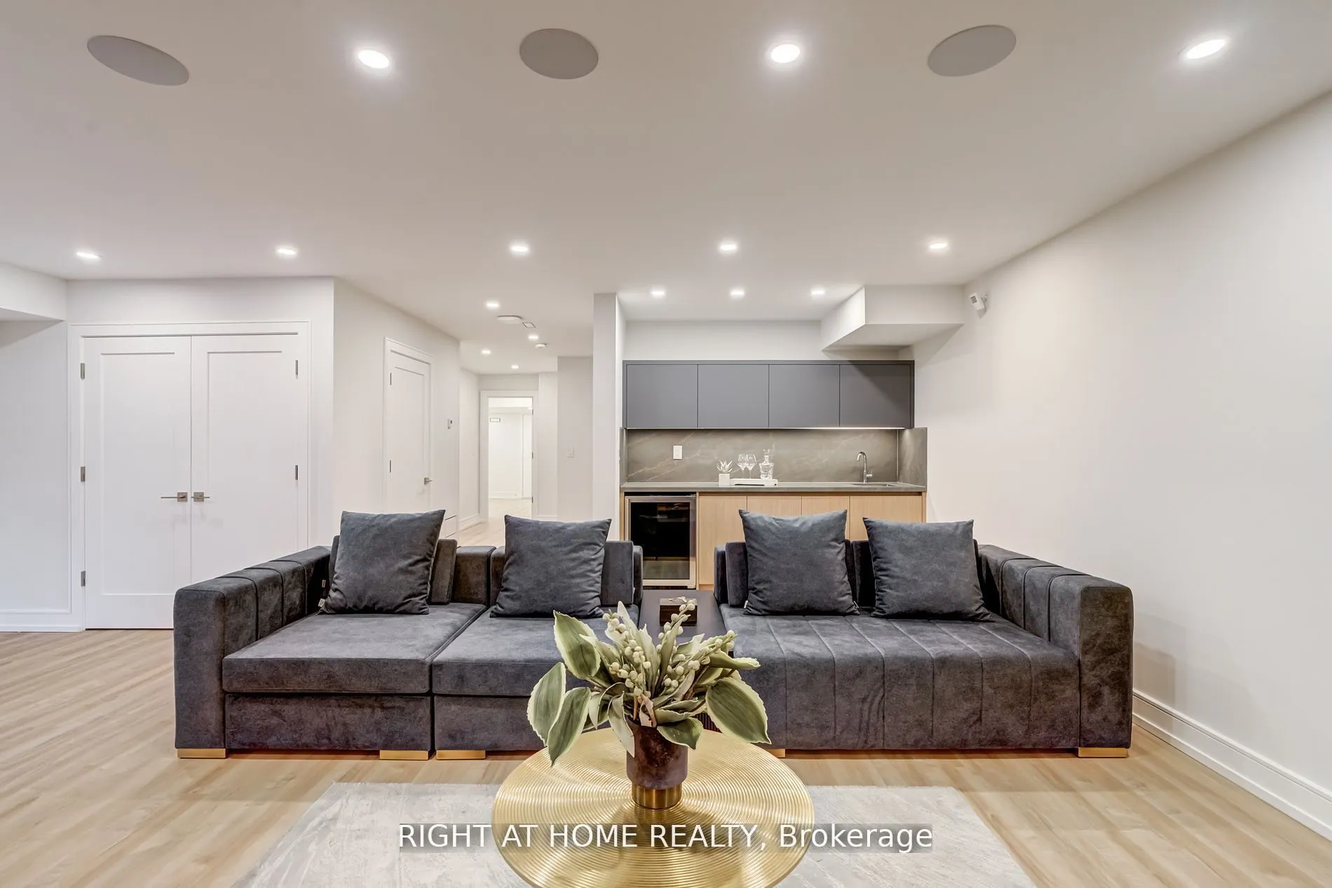 100 Glenvale Boulevard