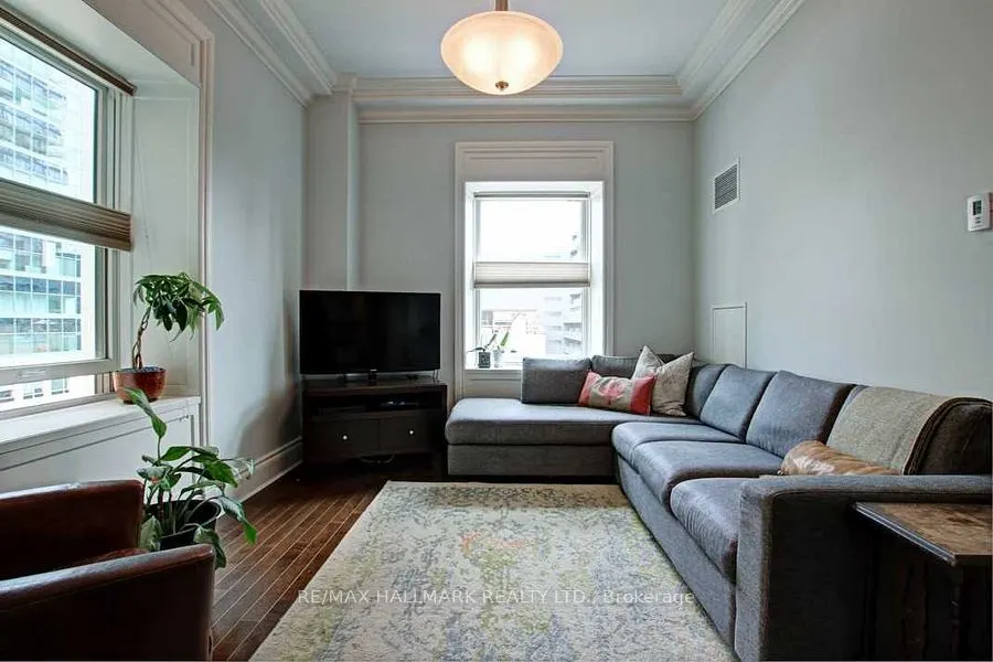 22 Leader Lane, #402