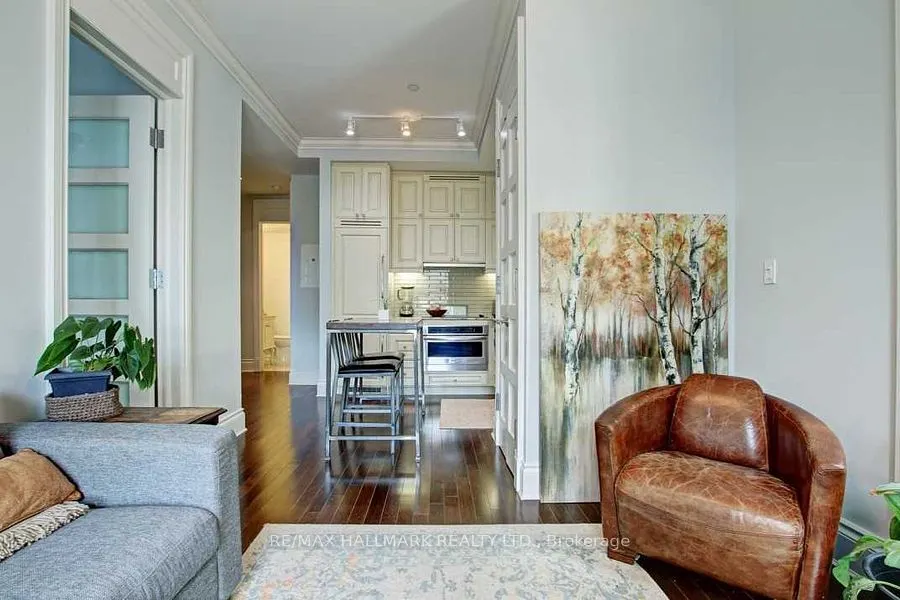 22 Leader Lane, #402