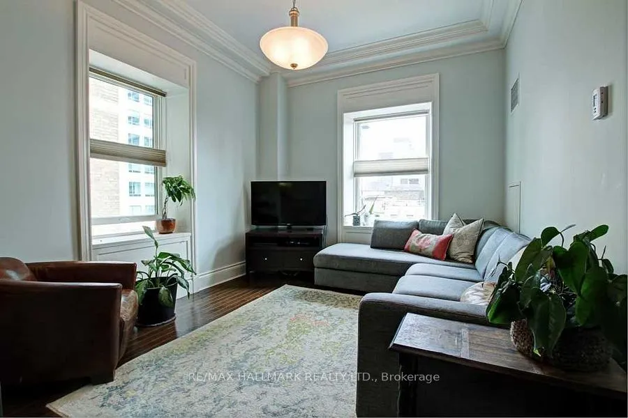 22 Leader Lane, #402