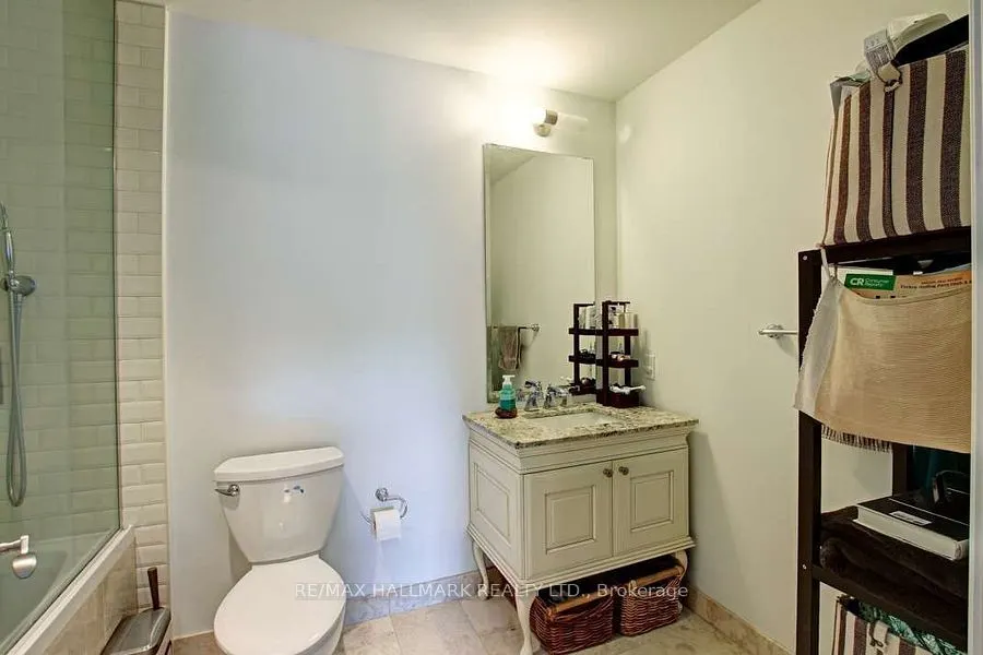 22 Leader Lane, #402