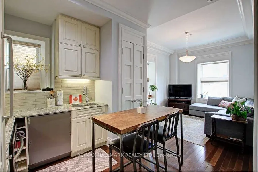 22 Leader Lane, #402