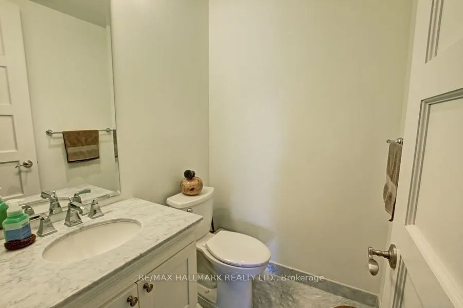 22 Leader Lane, #402