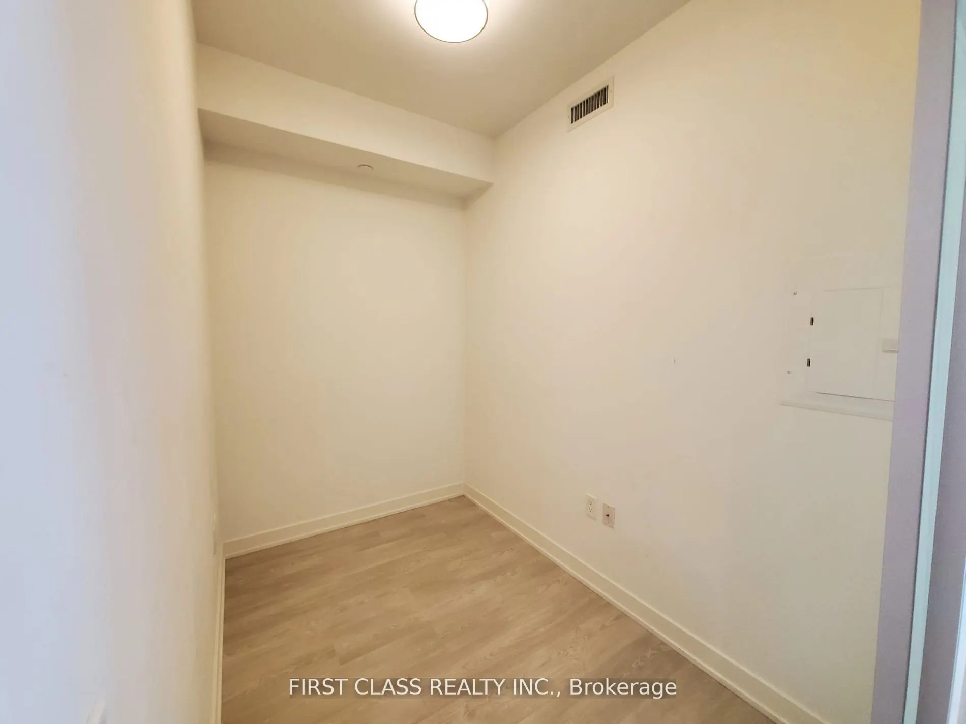 15 Queens Quay E #408