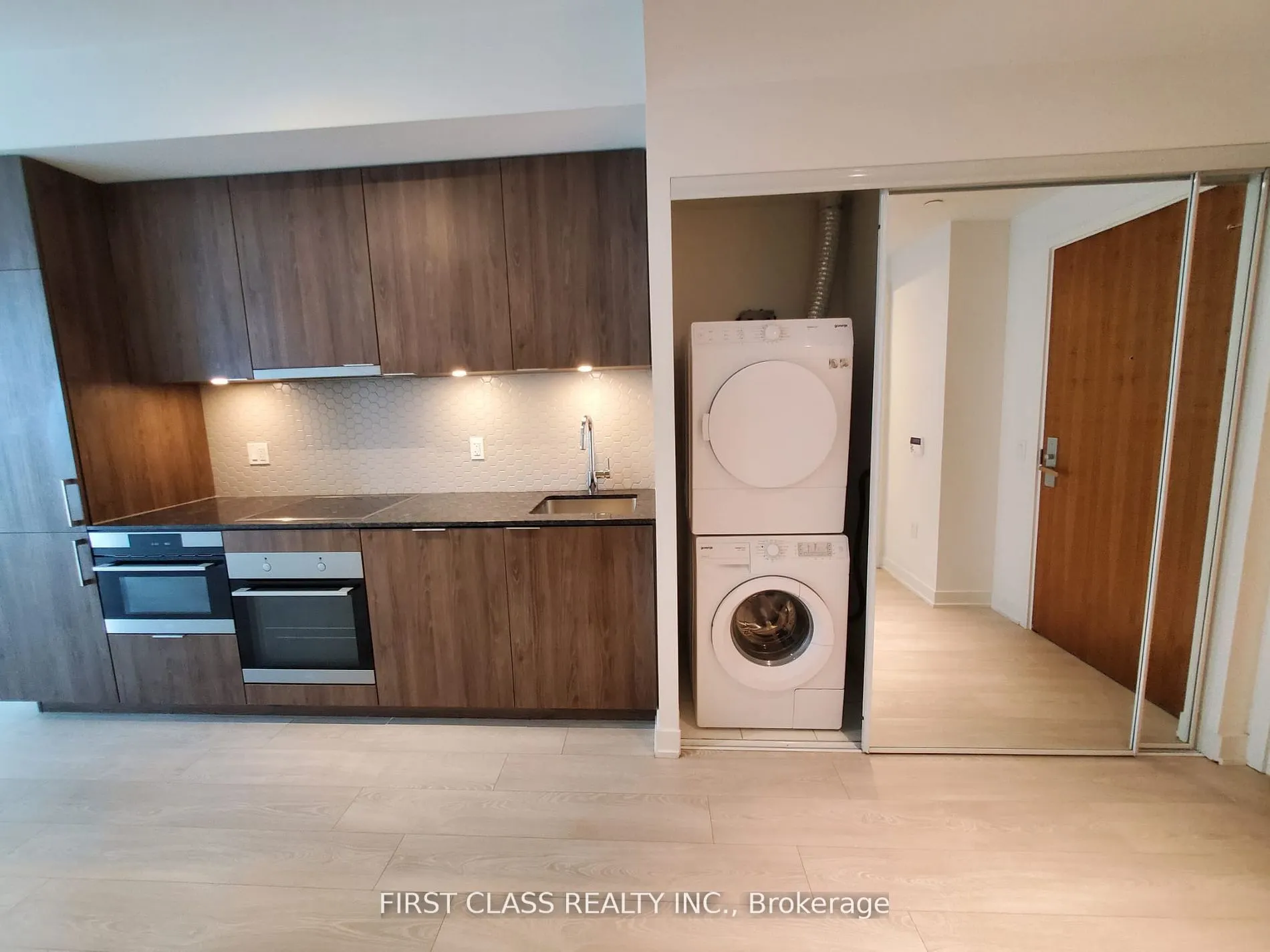 15 Queens Quay E #408