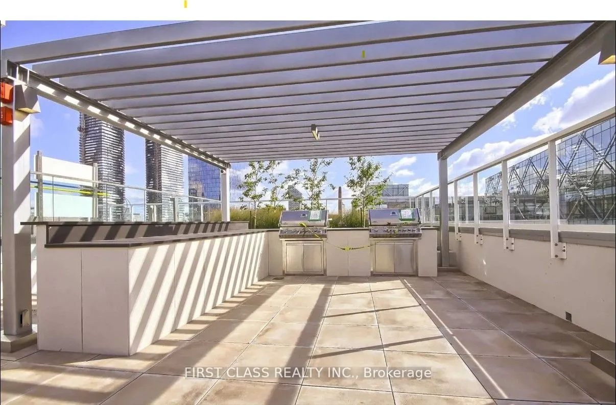 15 Queens Quay E #408