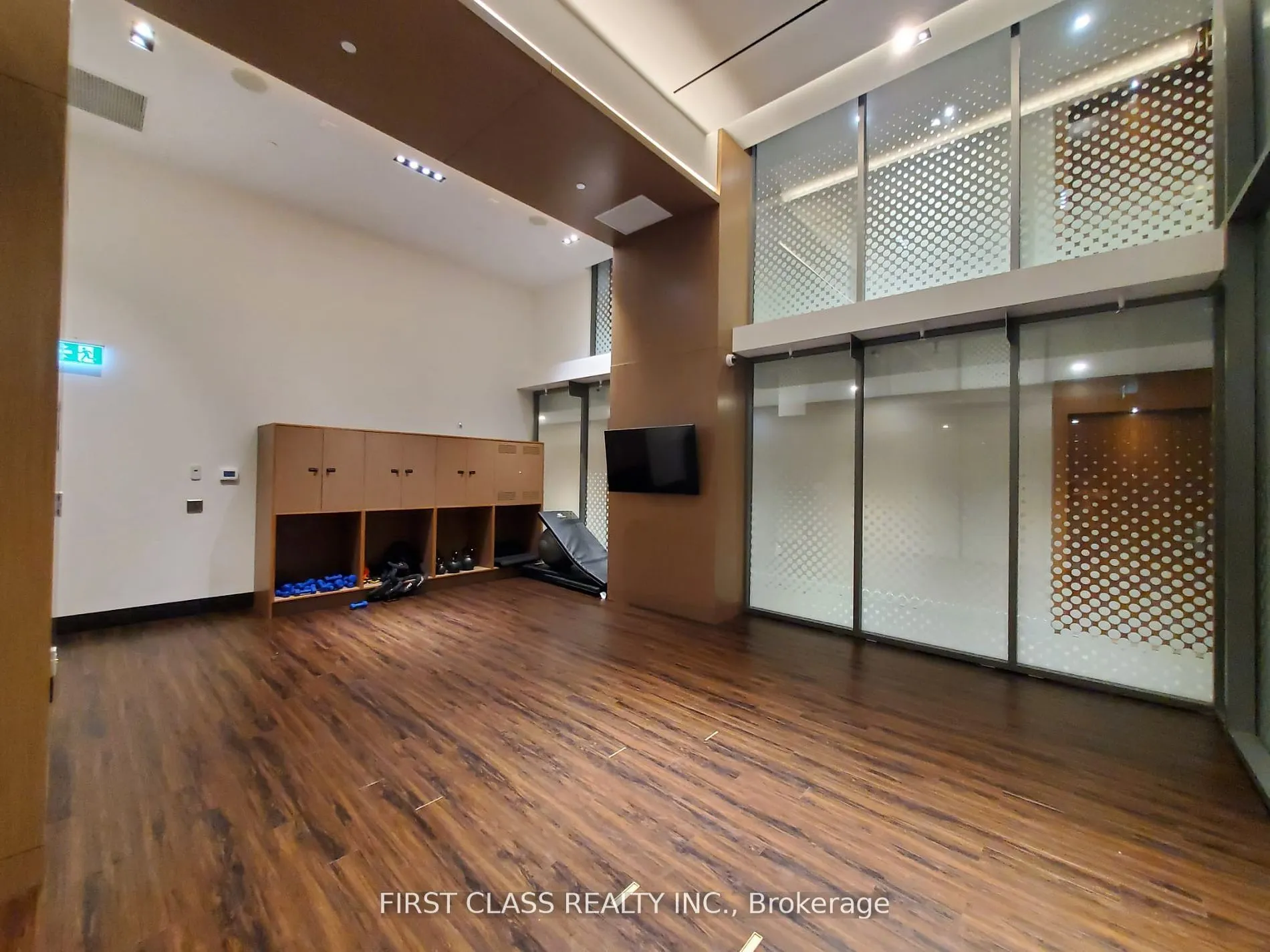 15 Queens Quay E #408