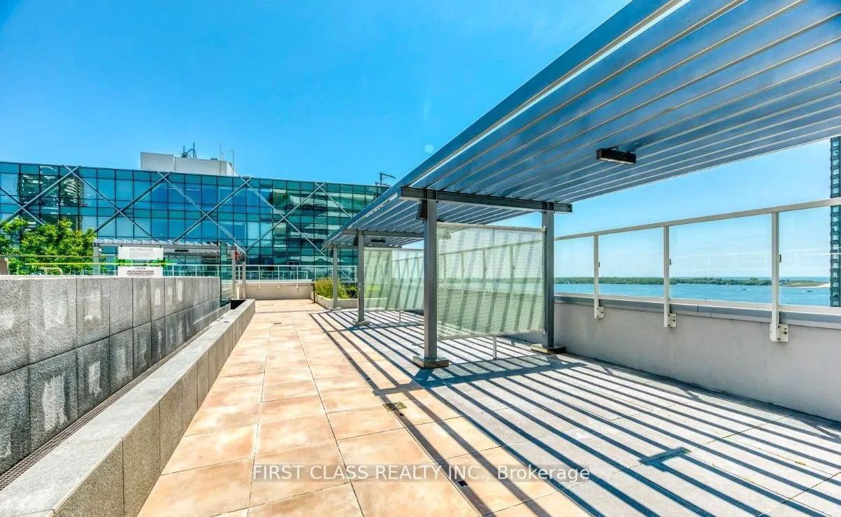 15 Queens Quay E #408