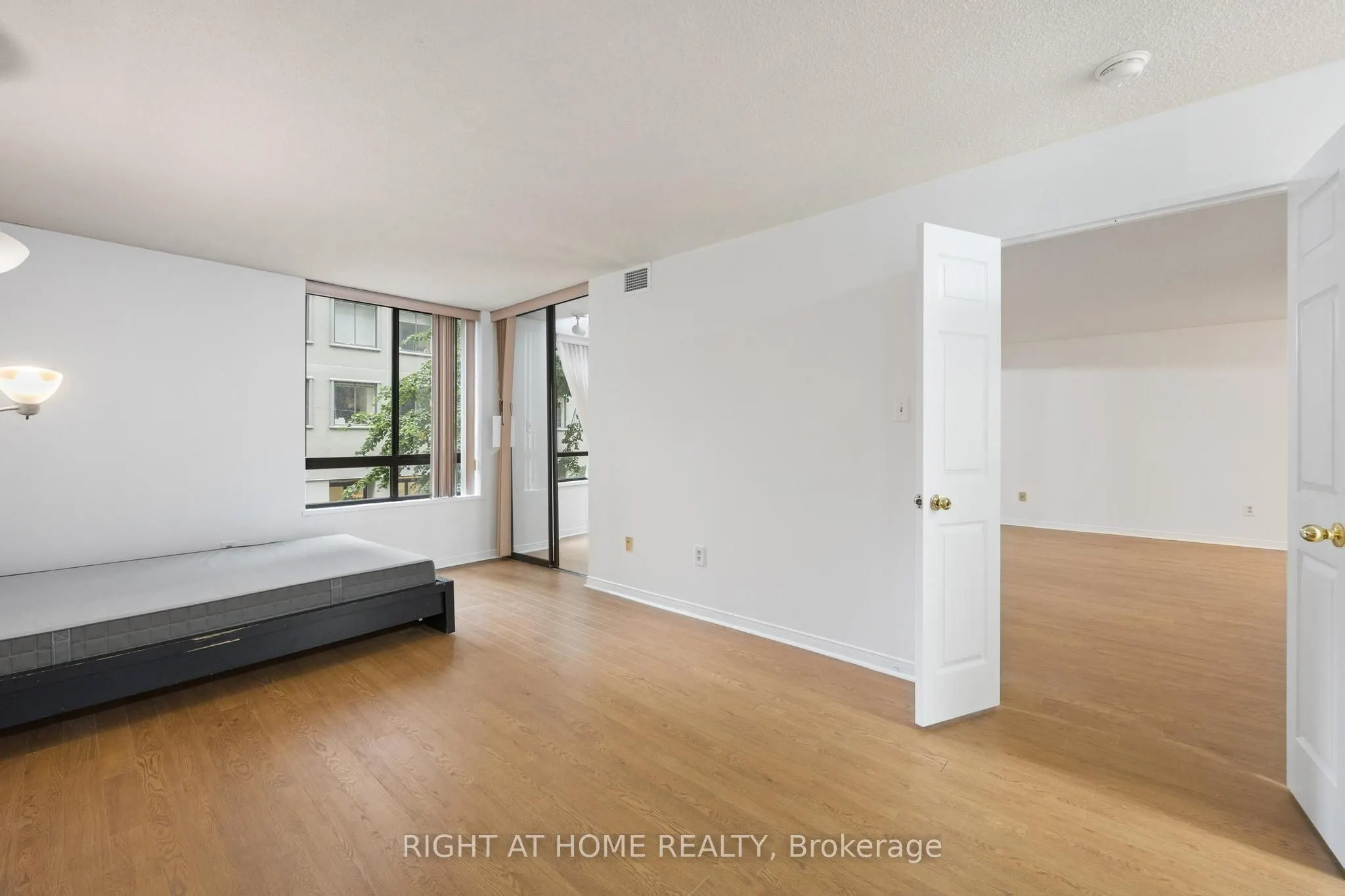 280 Simcoe Street, #206A
