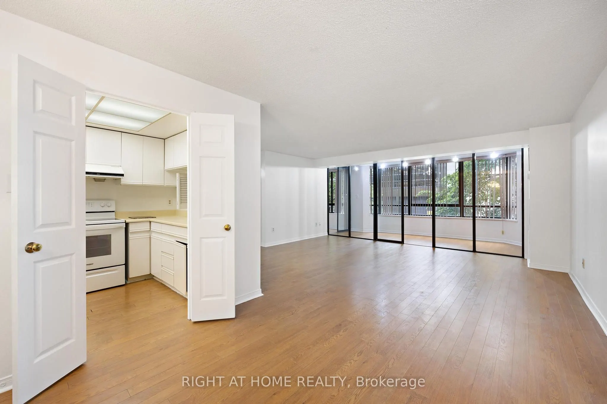 280 Simcoe Street, #206A