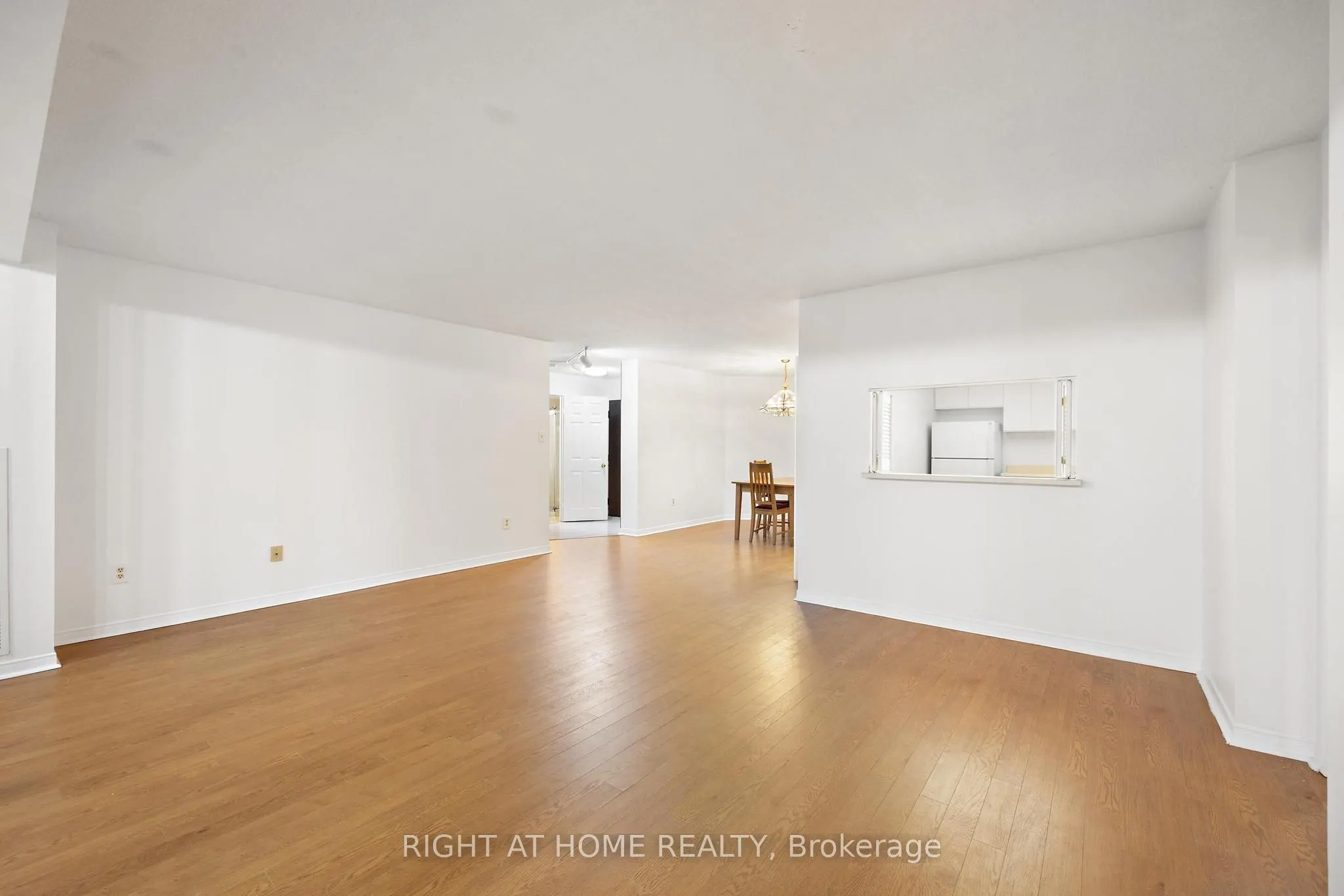 280 Simcoe Street, #206A